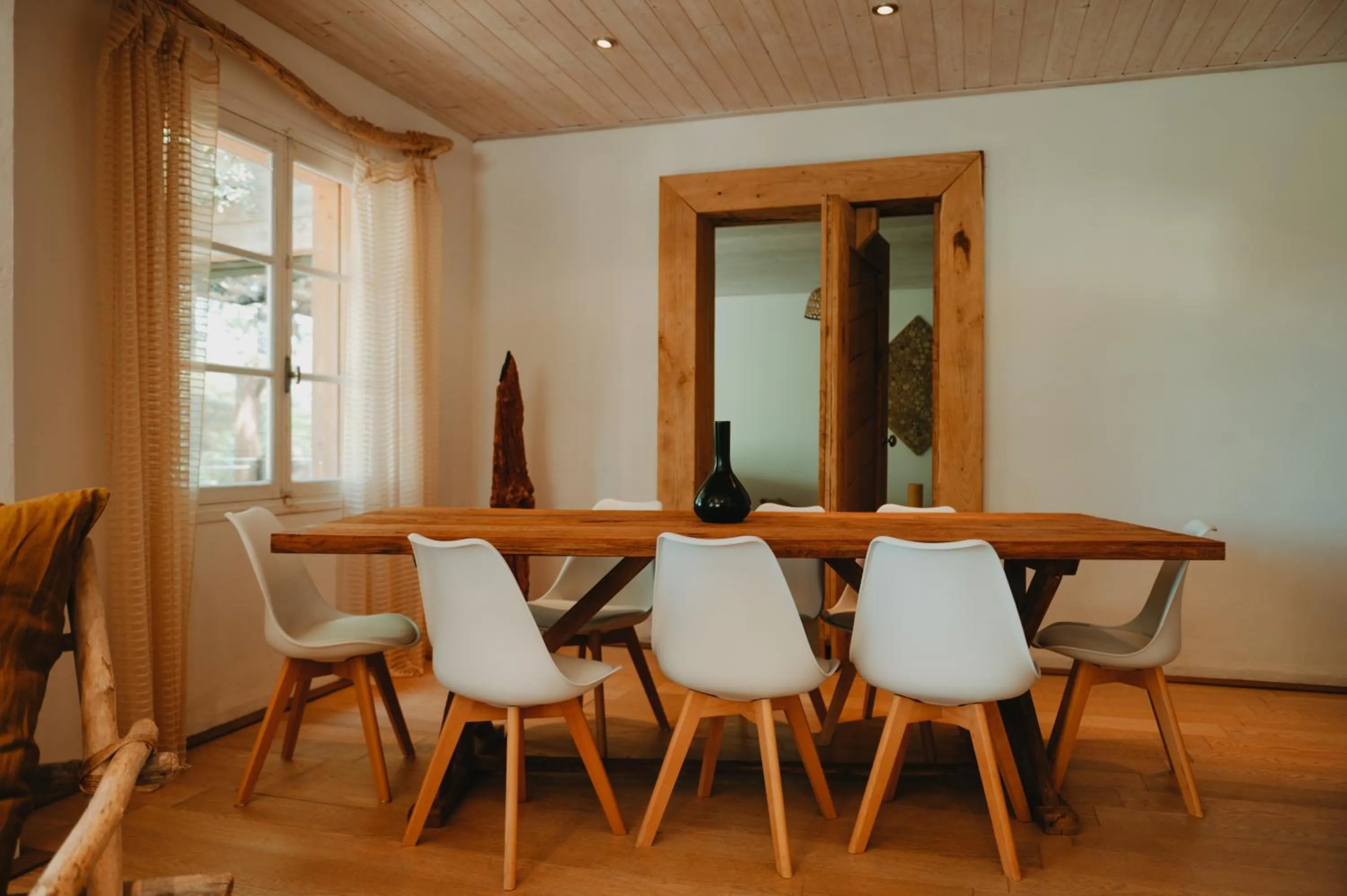 Dining area in Lagnonu