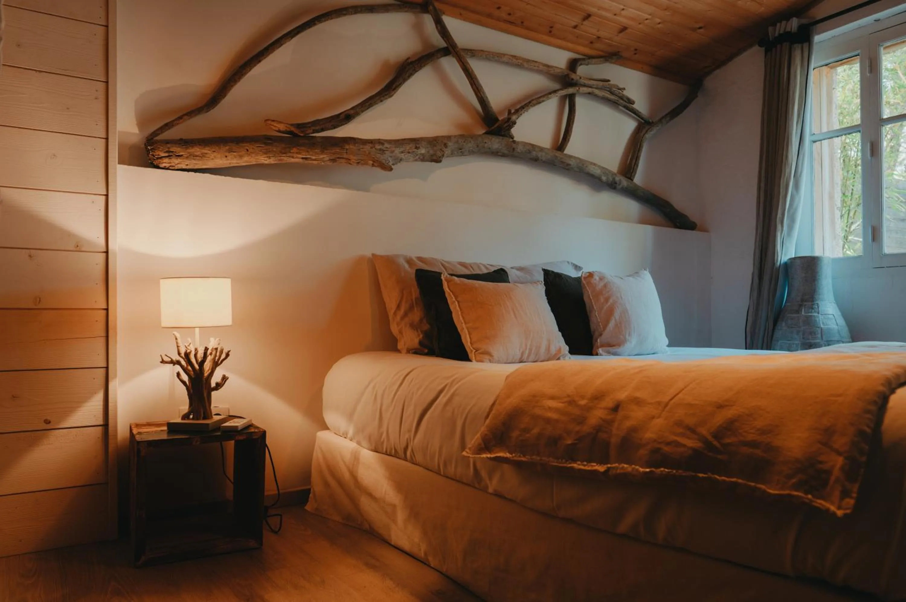 Bed in Lagnonu