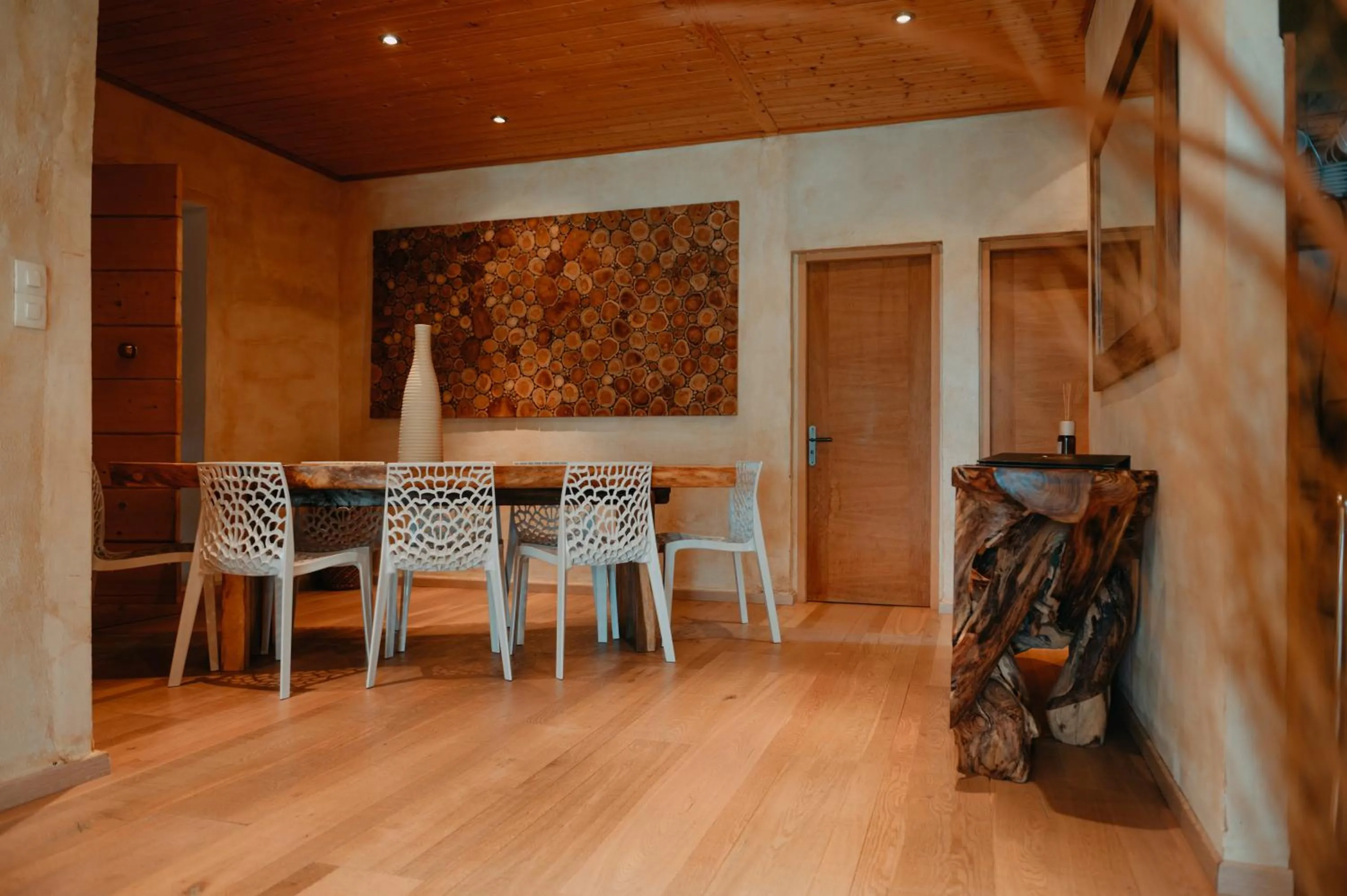 Dining area in Lagnonu