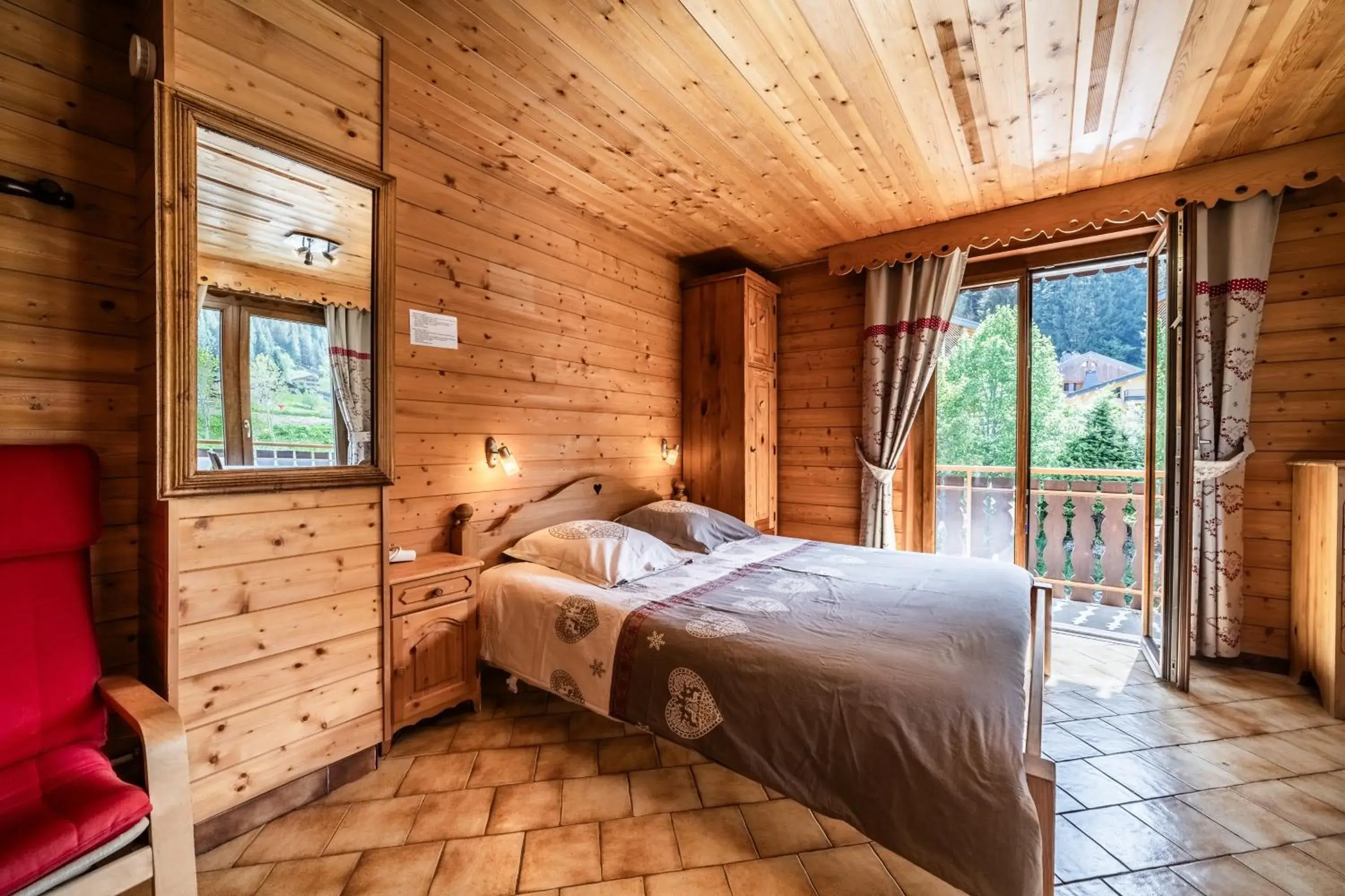 Double Room with Mountain View in La Flèche d'Or Double Room with Mountain View in La Flèche d'Or
