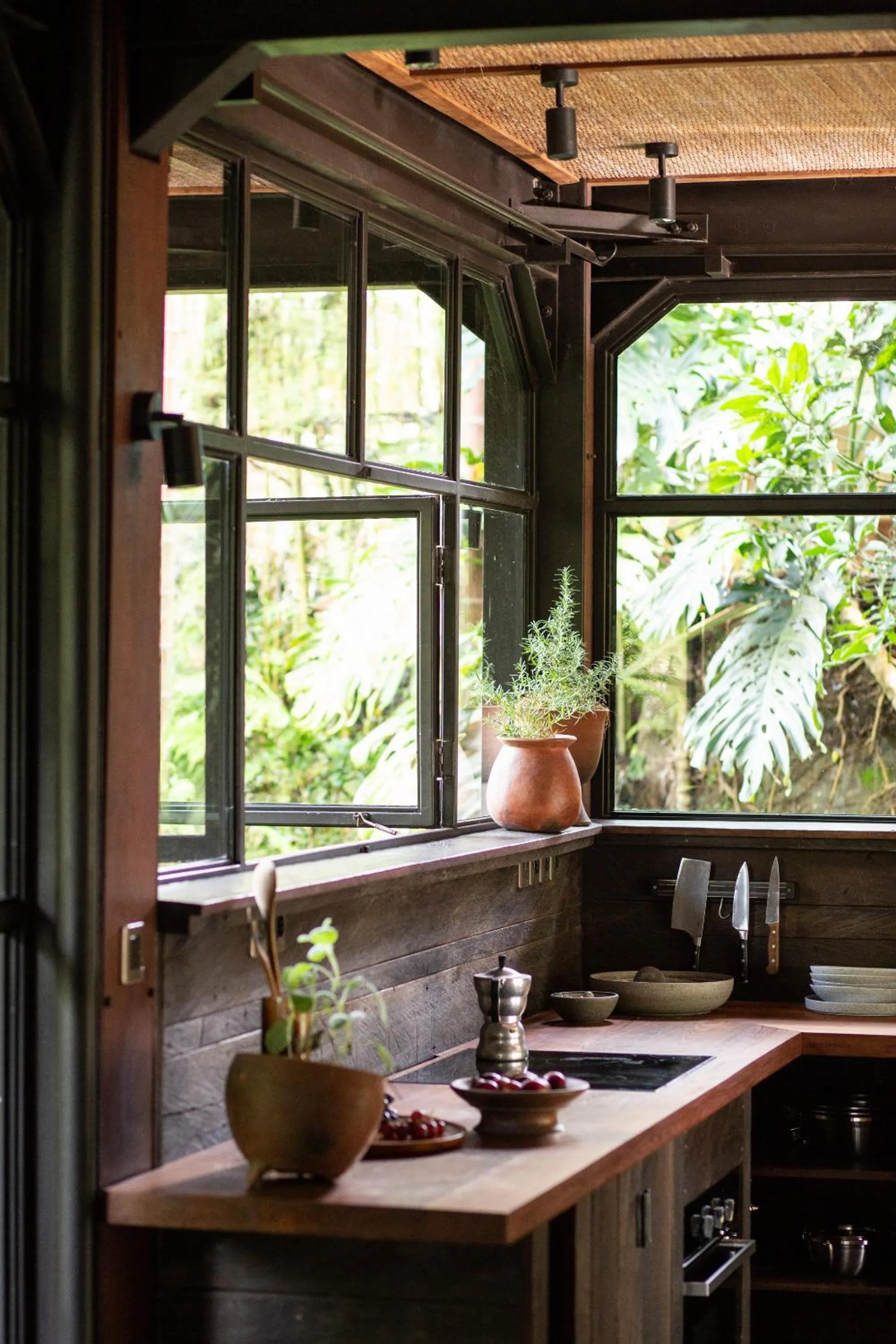 Kitchen or kitchenette in Rumah Hujan