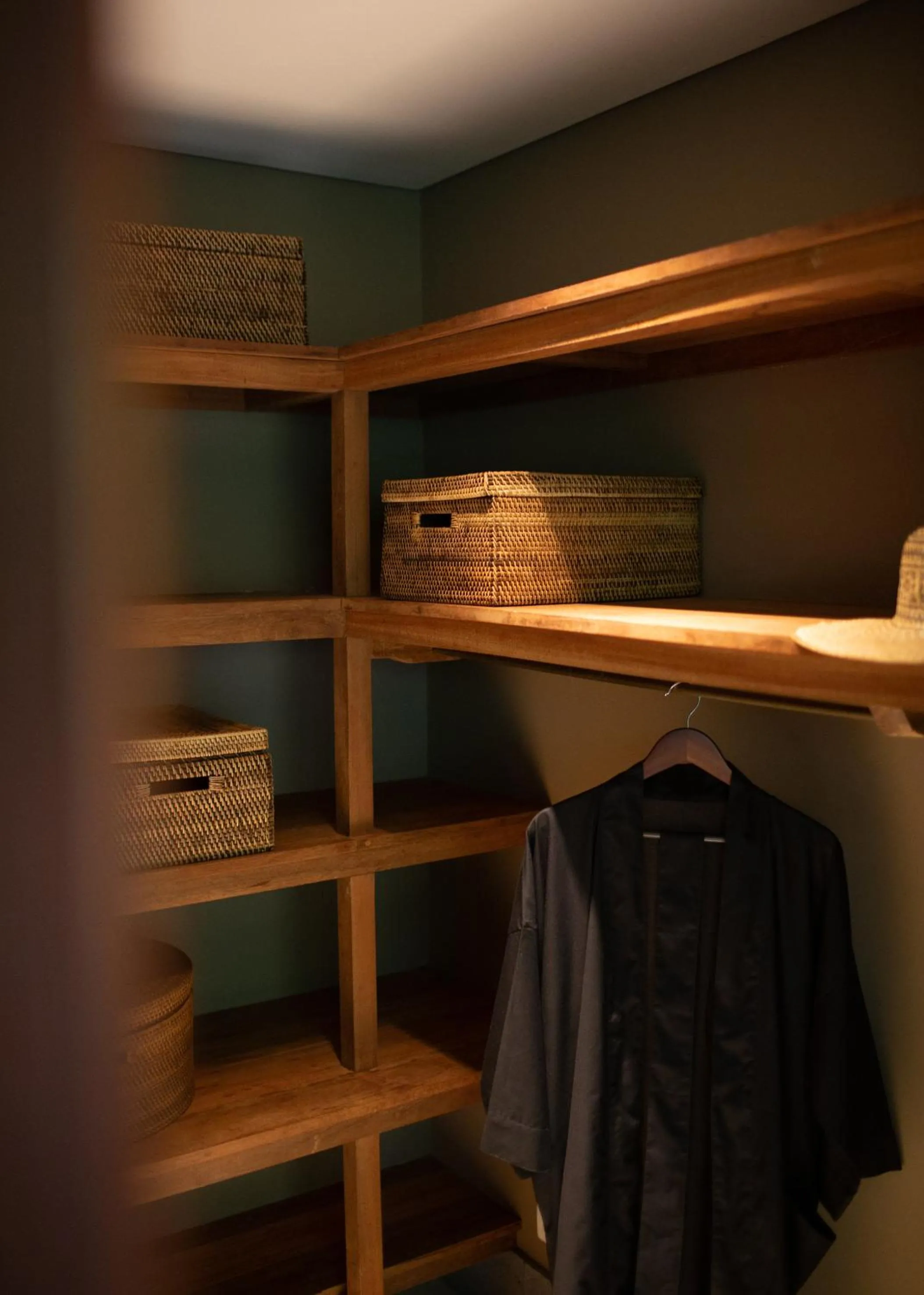 wardrobe in Rumah Hujan