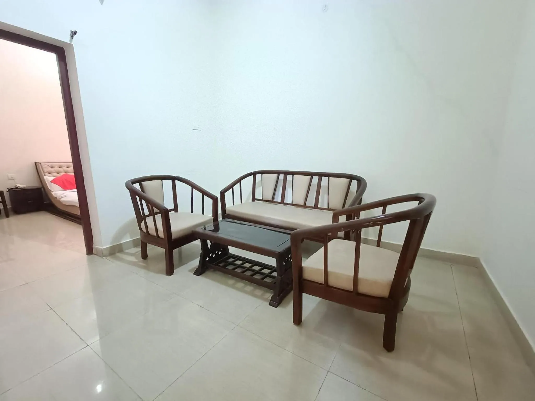 Living room in RJ Inn