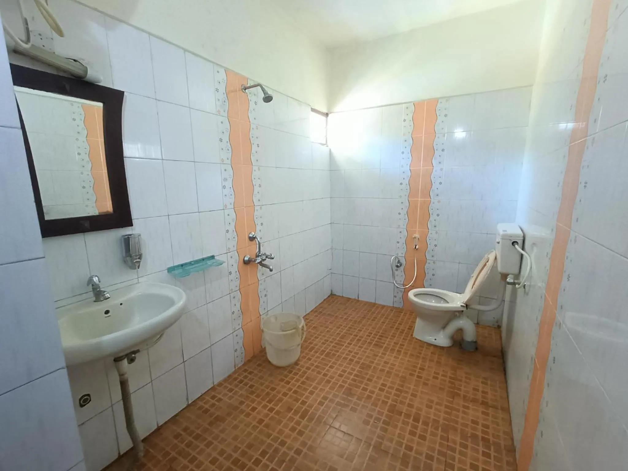Bathroom in RJ Inn