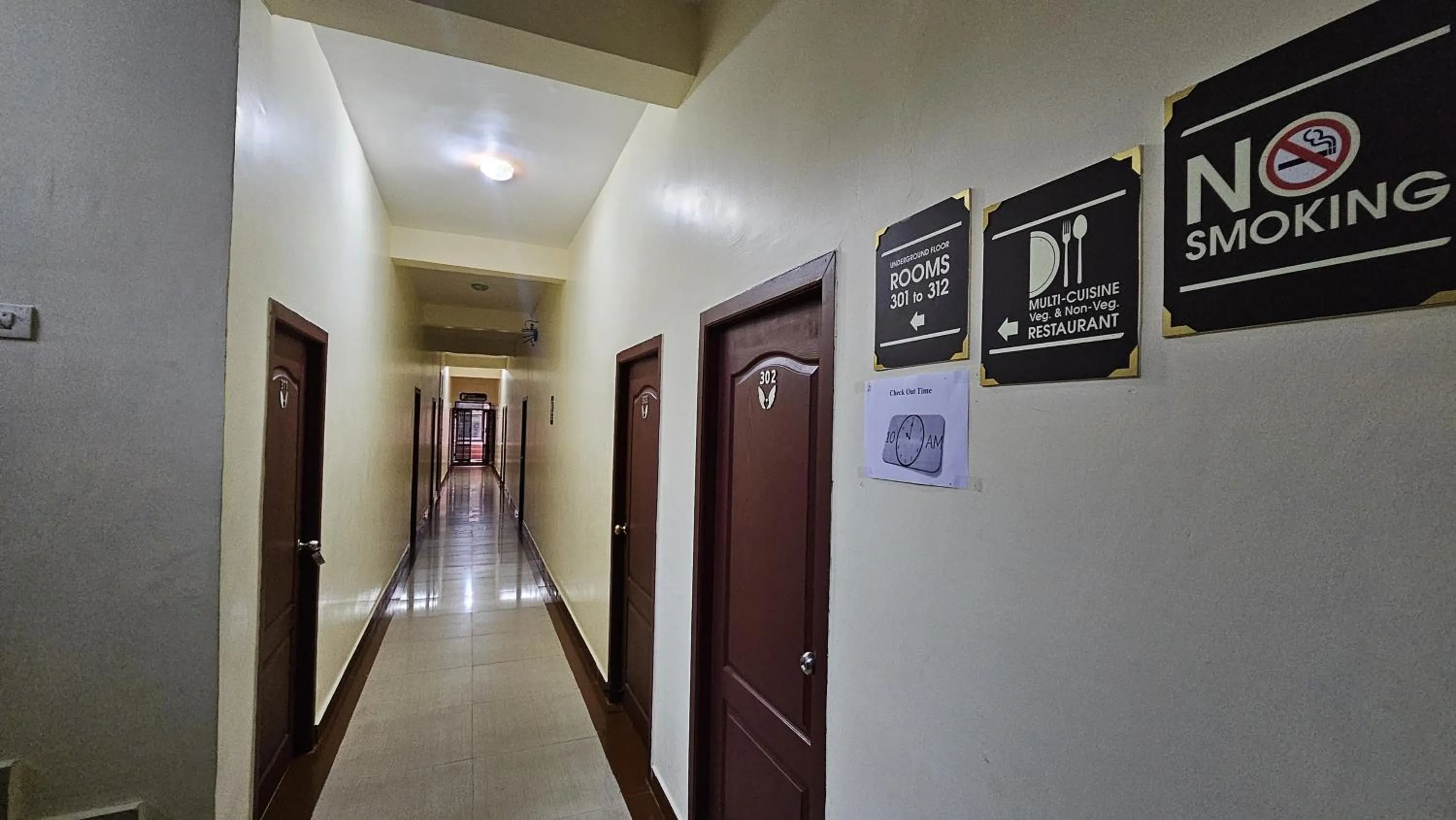 Facade/entrance in RJ Inn