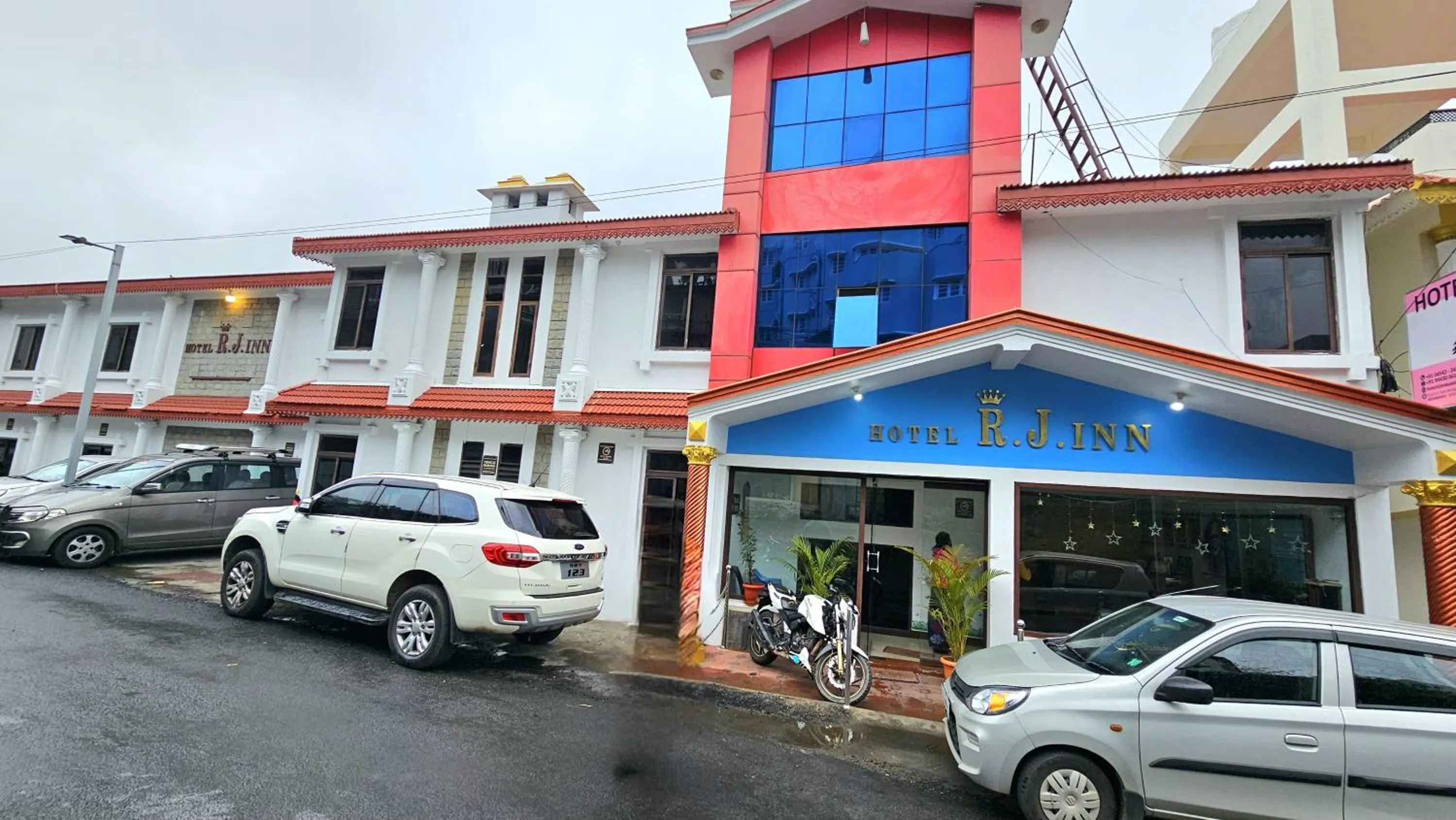 Parking in RJ Inn