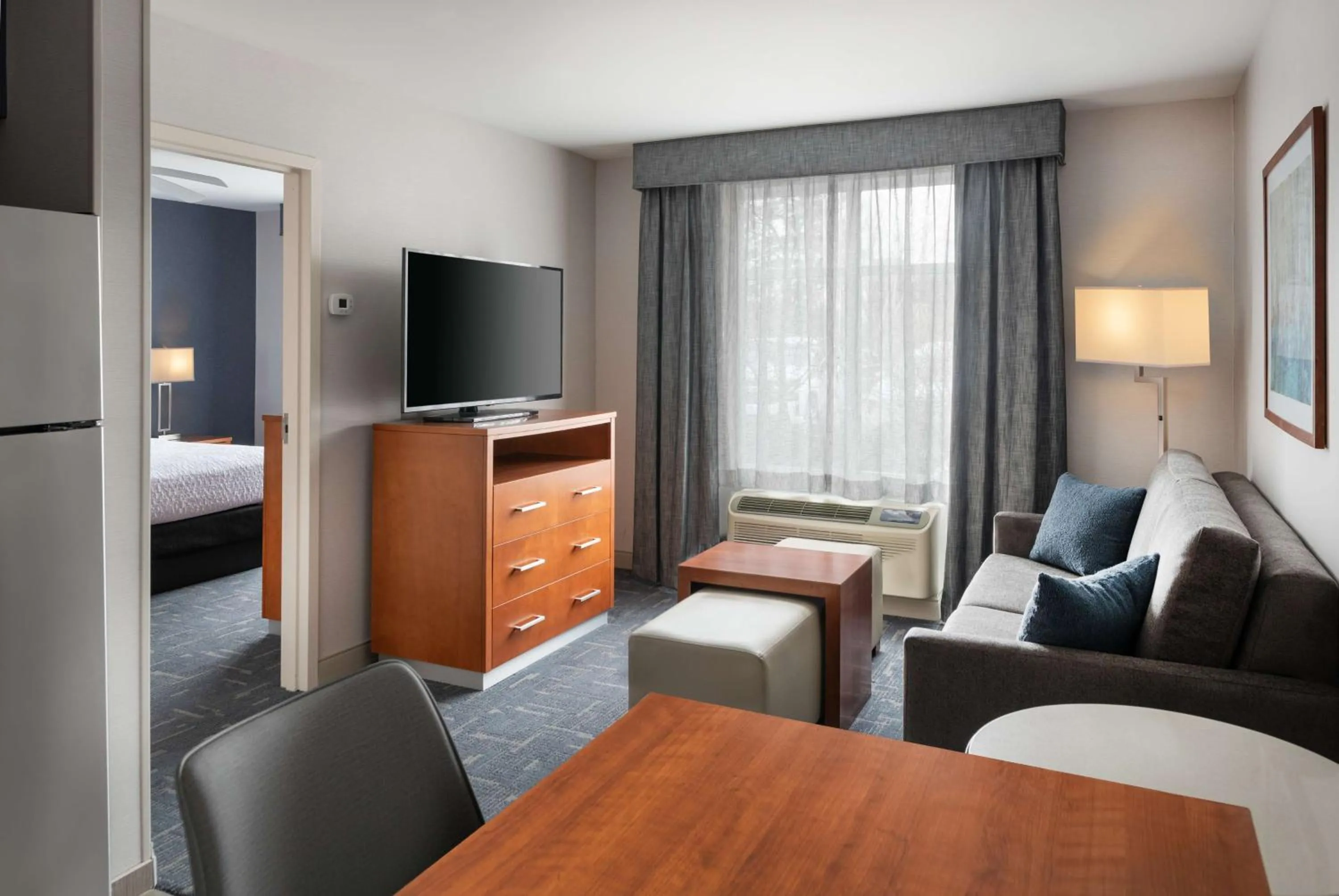 Living room, Bed in Homewood Suites by Hilton Gateway Hills Nashua