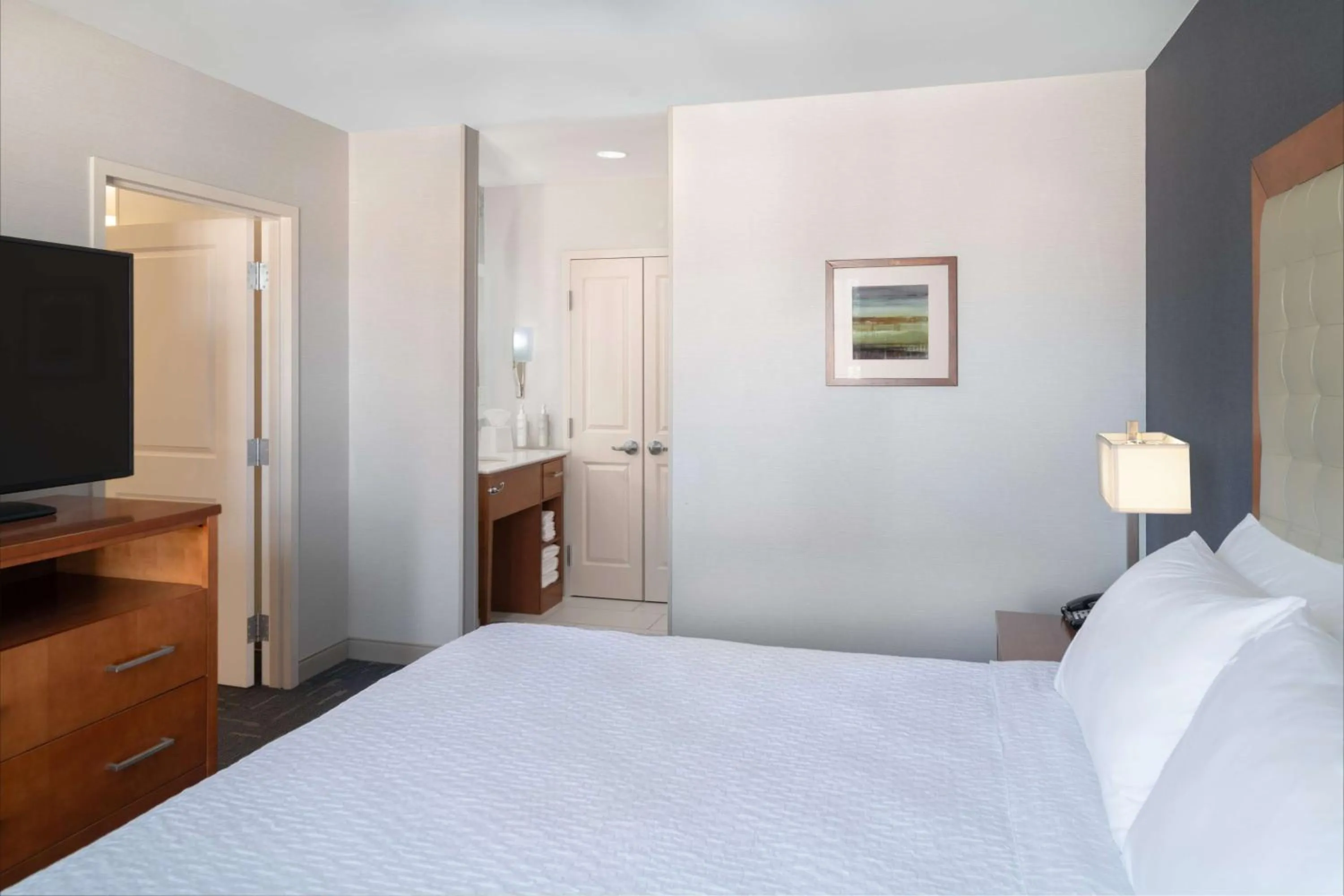 Bed in Homewood Suites by Hilton Gateway Hills Nashua