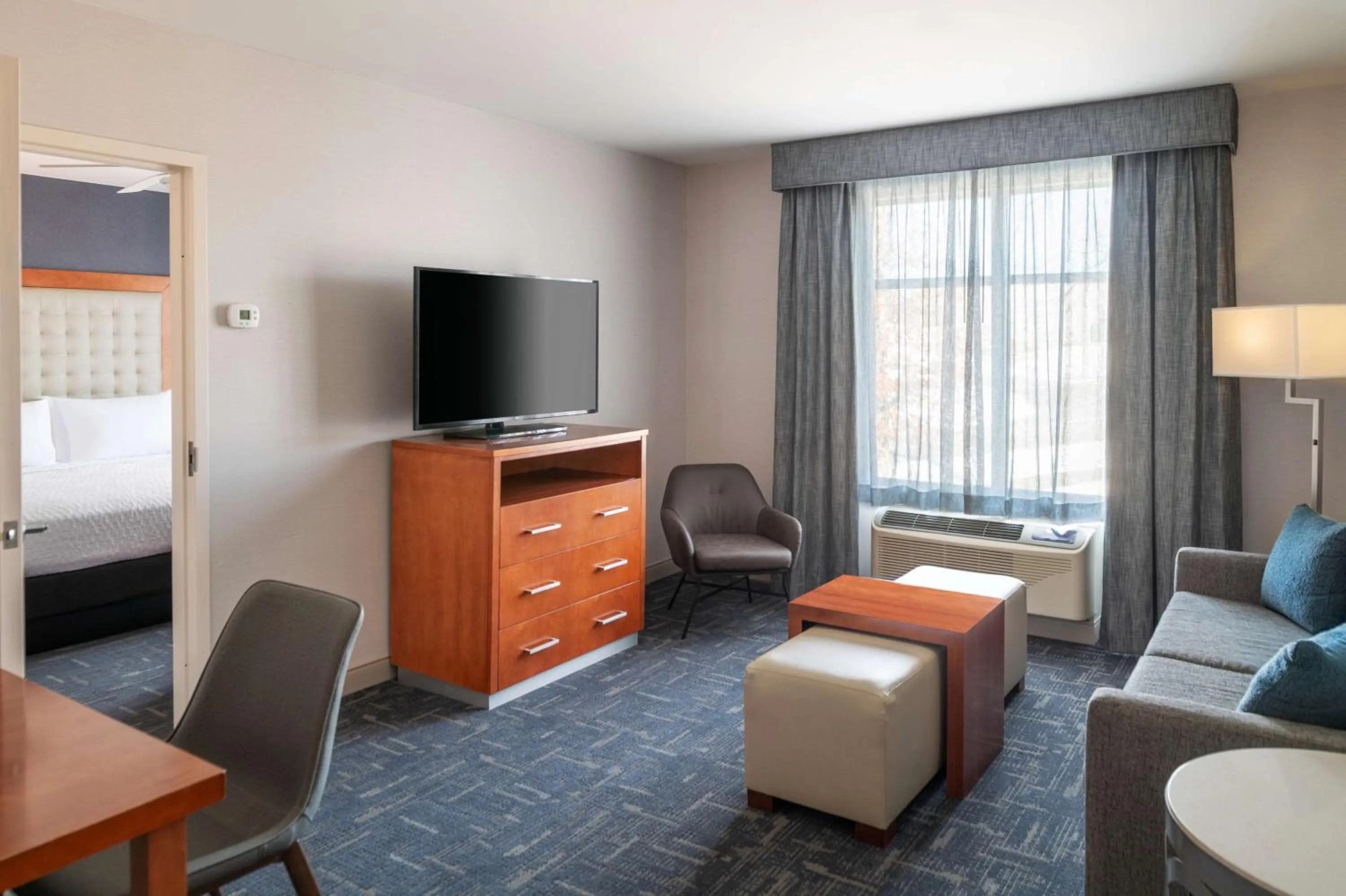 Communal lounge/ TV room in Homewood Suites by Hilton Gateway Hills Nashua