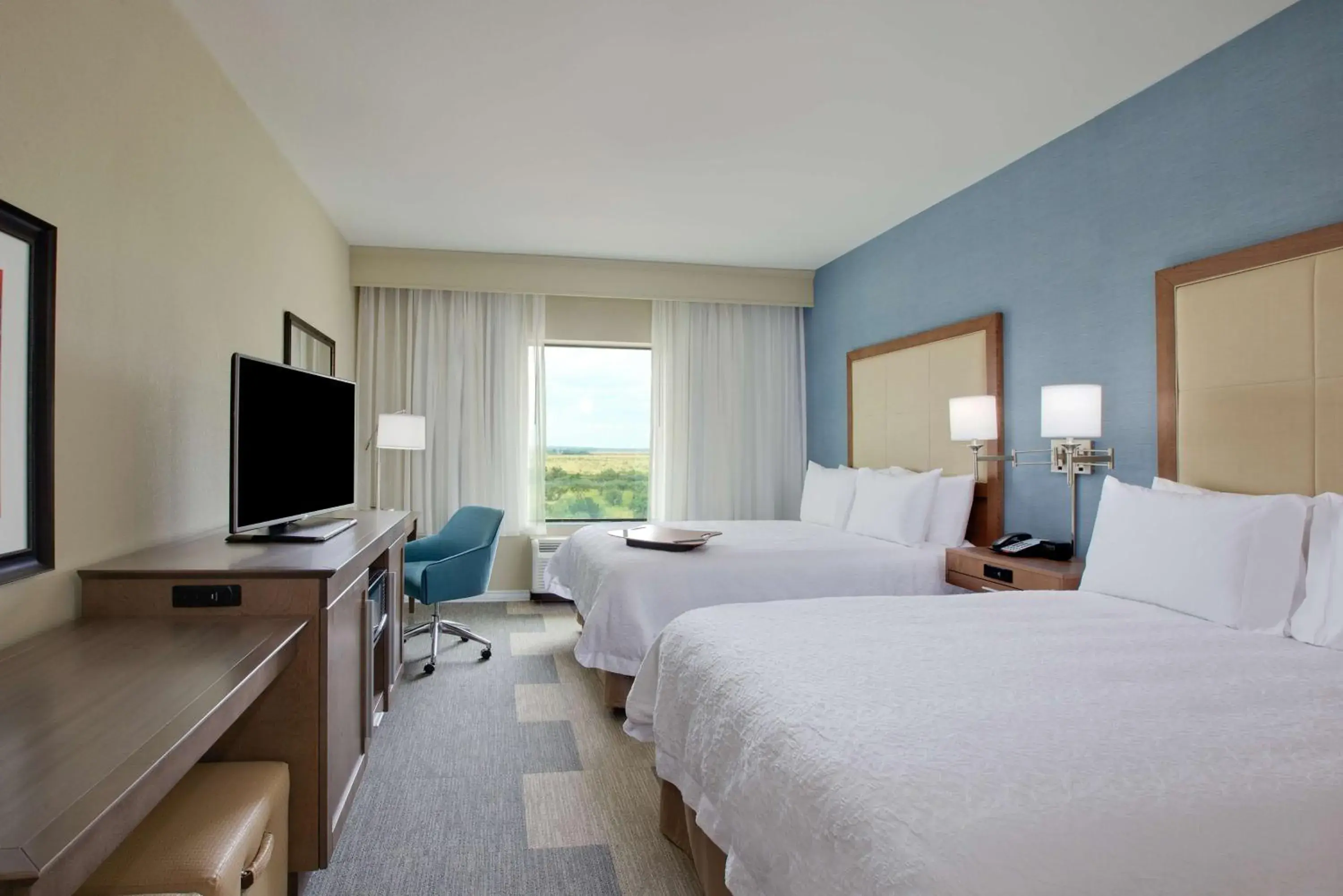 Bed in Hampton Inn and Suites Snyder Bed in Hampton Inn and Suites Snyder