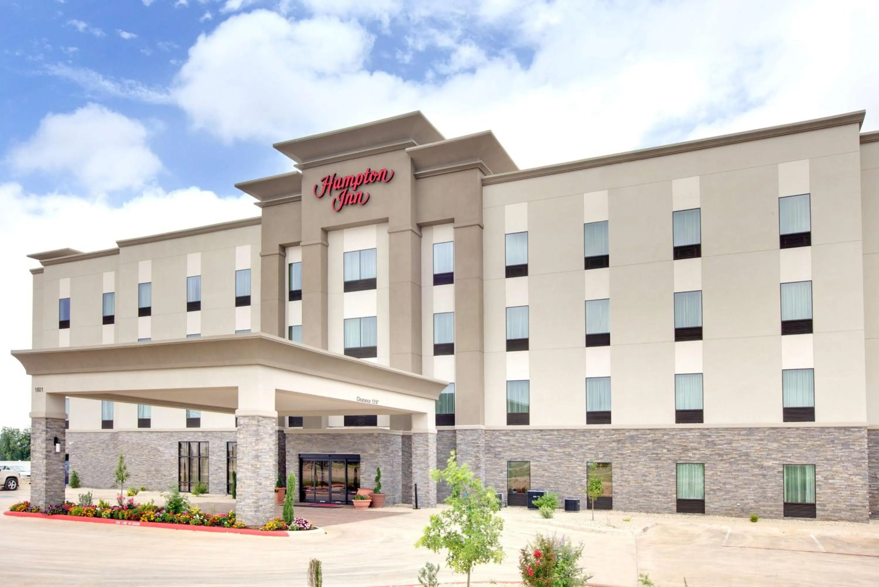 Property building in Hampton Inn and Suites Snyder