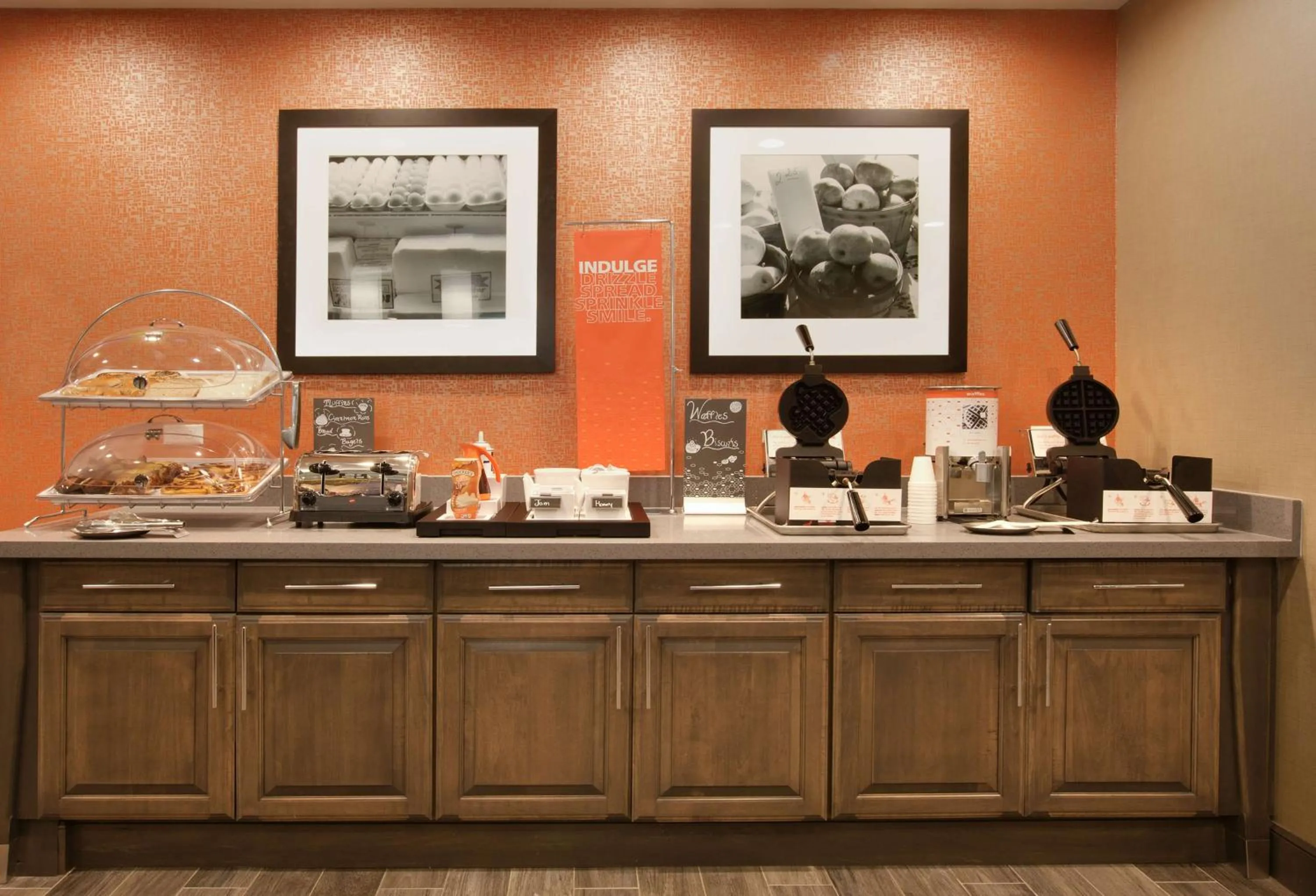 Restaurant/places to eat in Hampton Inn and Suites Snyder