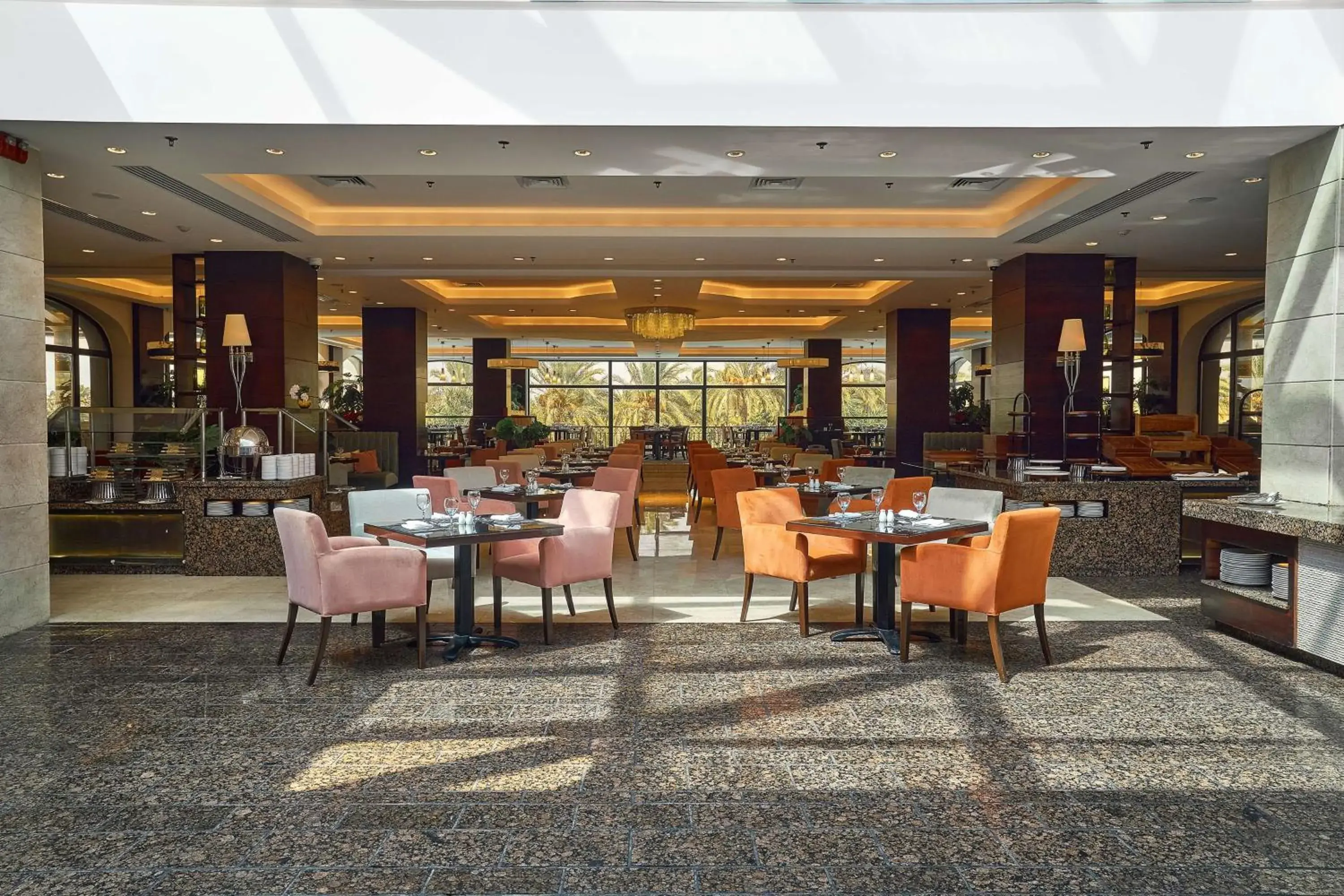 Restaurant/places to eat in Hilton Alexandria King's Ranch Hotel Restaurant/places to eat in Hilton Alexandria King's Ranch Hotel