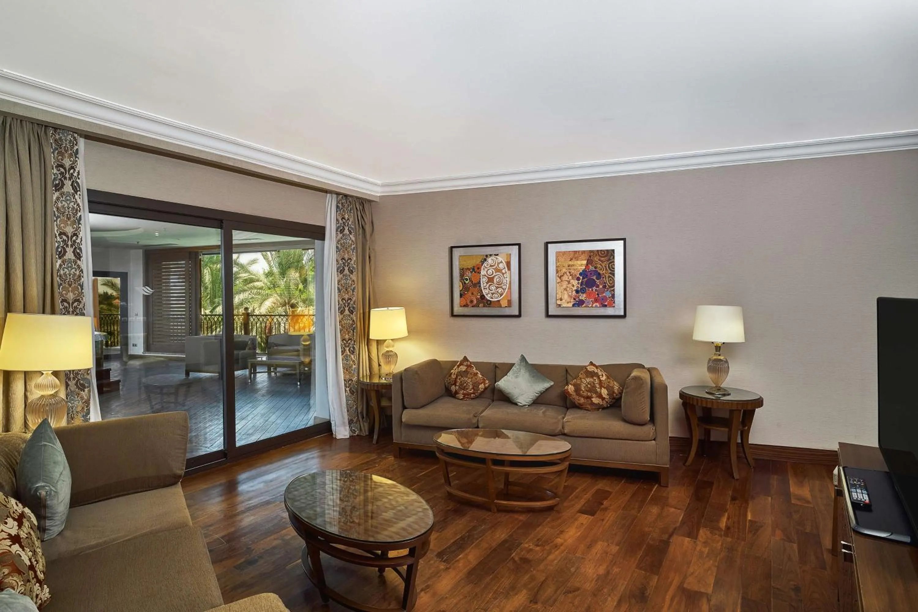 Bedroom in Hilton Alexandria King's Ranch Hotel
