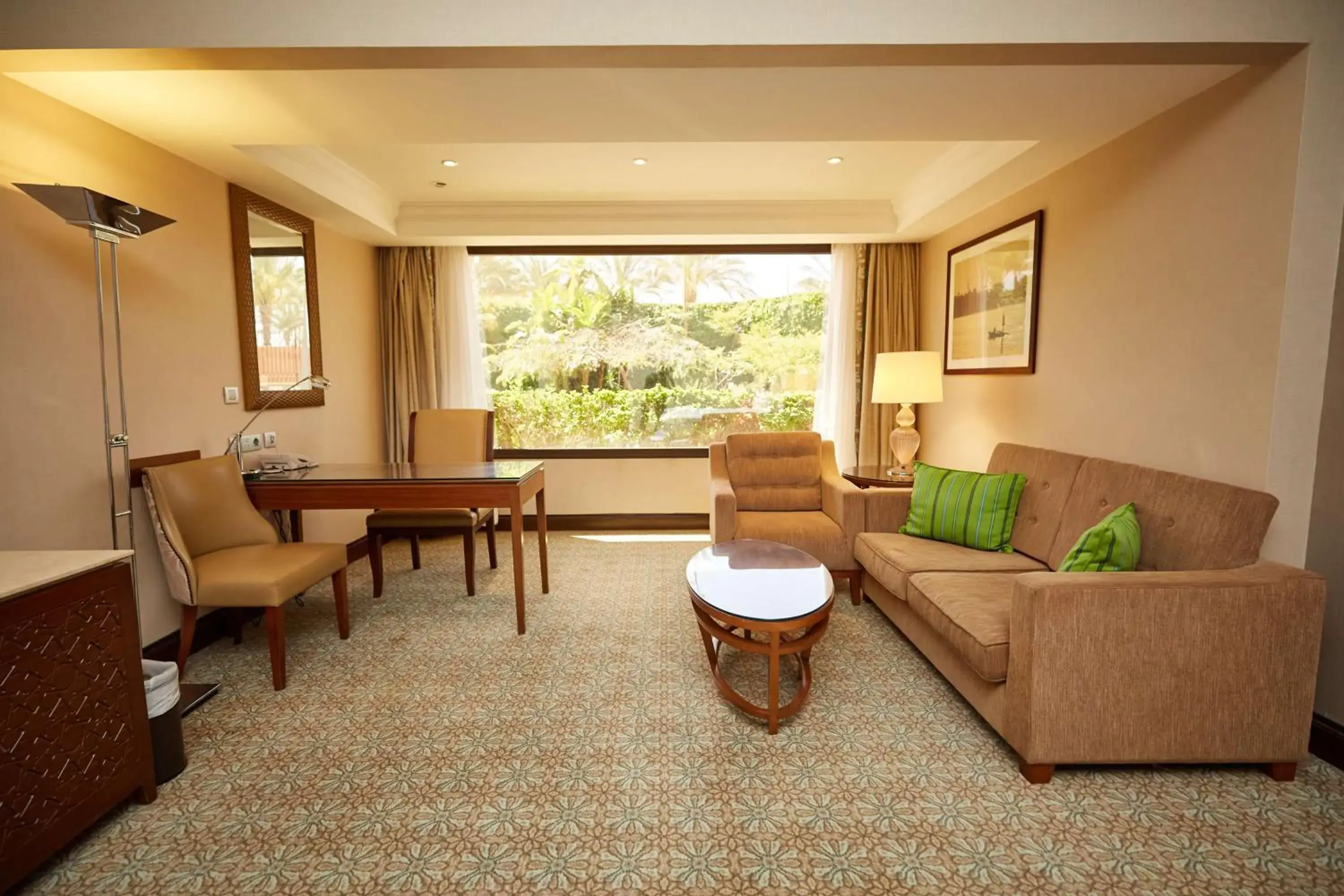 Two Queen Beds Family Room in Hilton Alexandria King's Ranch Hotel Two Queen Beds Family Room in Hilton Alexandria King's Ranch Hotel