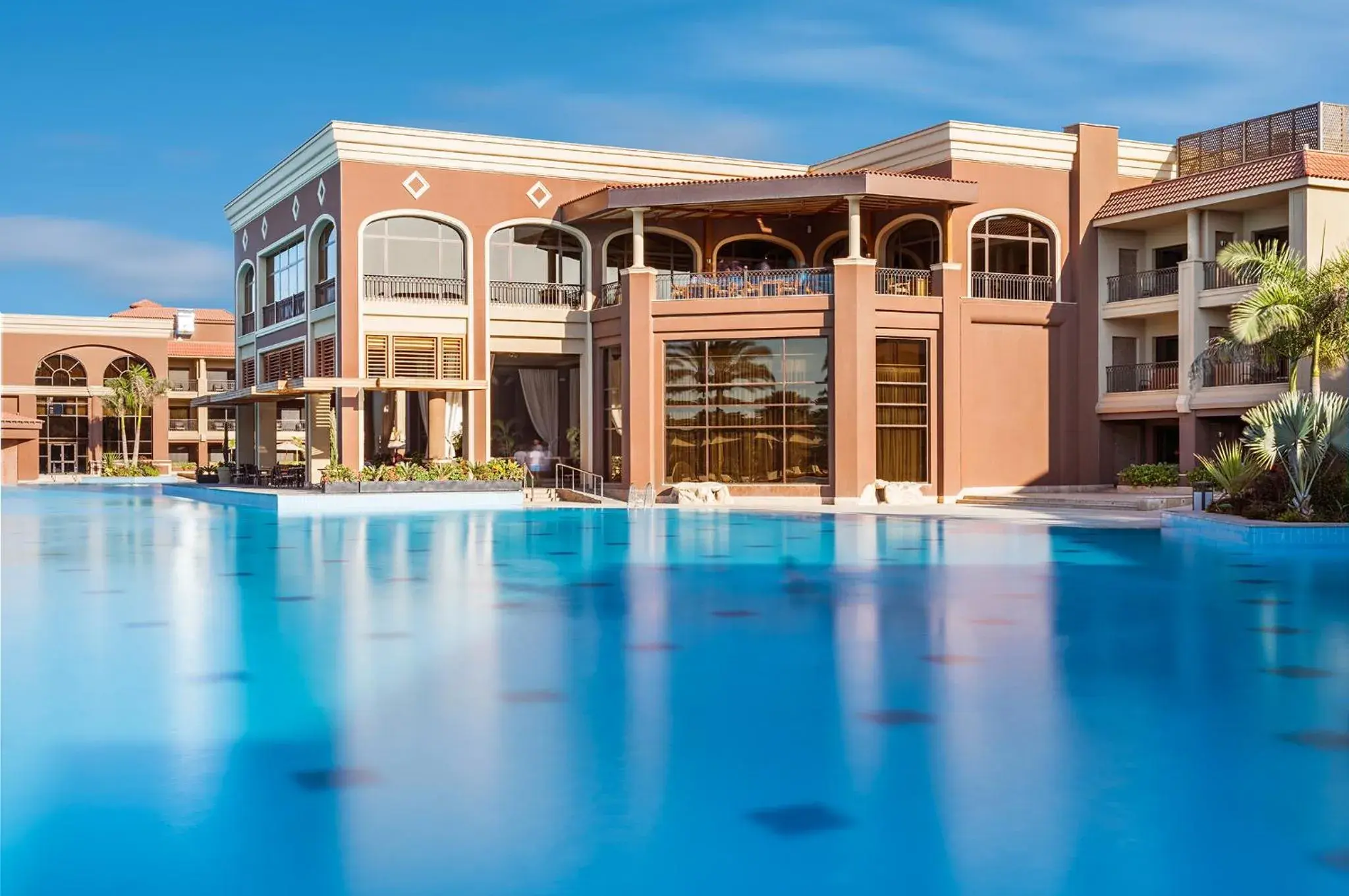 Property building in Hilton Alexandria King's Ranch Hotel Property building in Hilton Alexandria King's Ranch Hotel