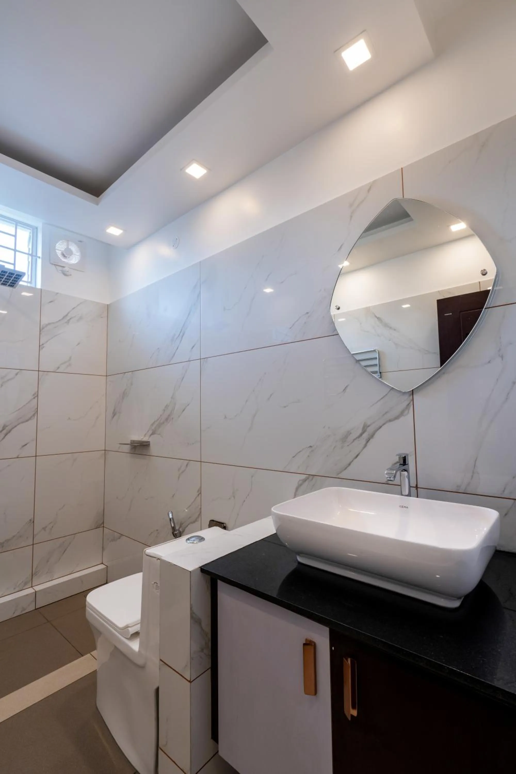 Shower in Cochin Airport Hotel