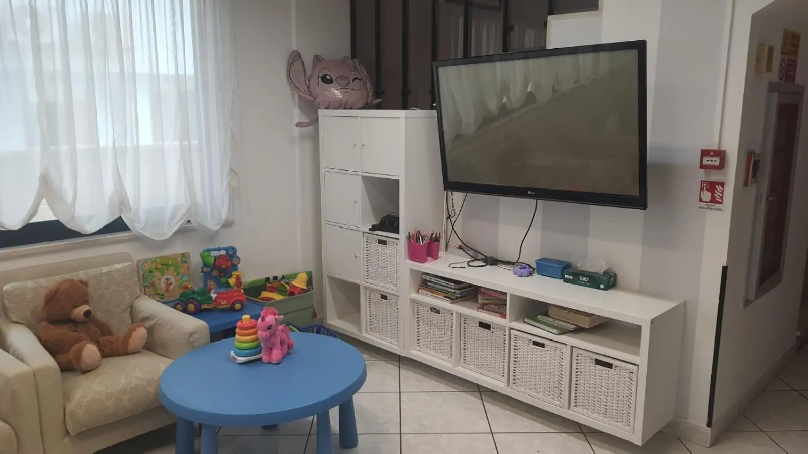 Communal lounge/ TV room in Hotel Luca