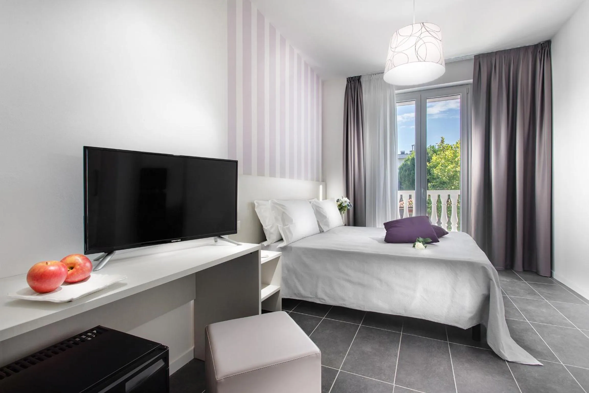 Photo of the whole room, Bed in Hotel Star