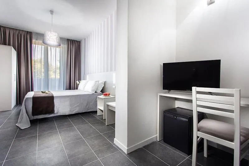 Photo of the whole room, Bed in Hotel Star