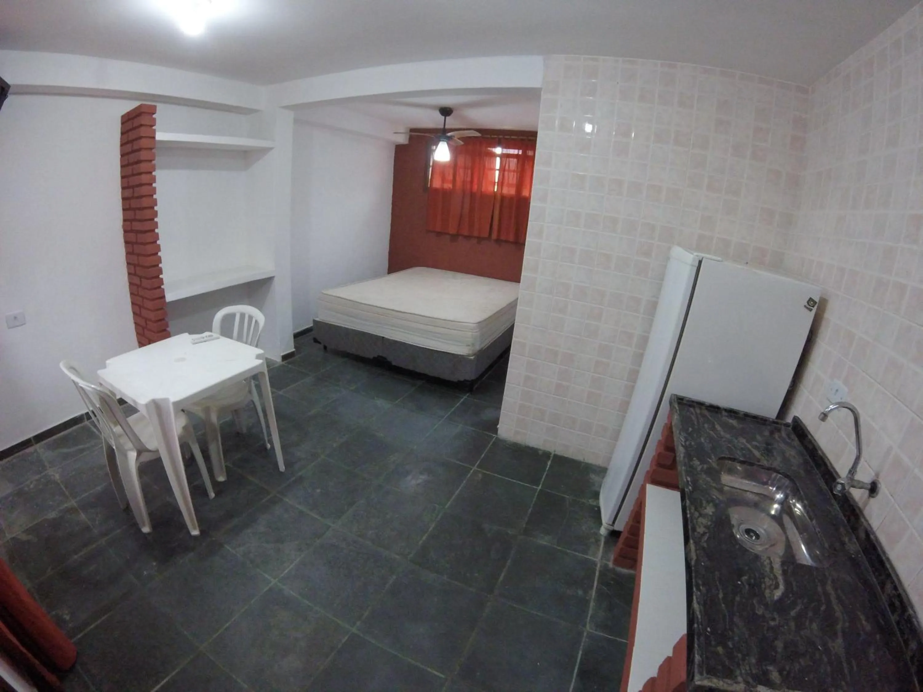 Photo of the whole room, Bed in Residencial Chalés Âncora