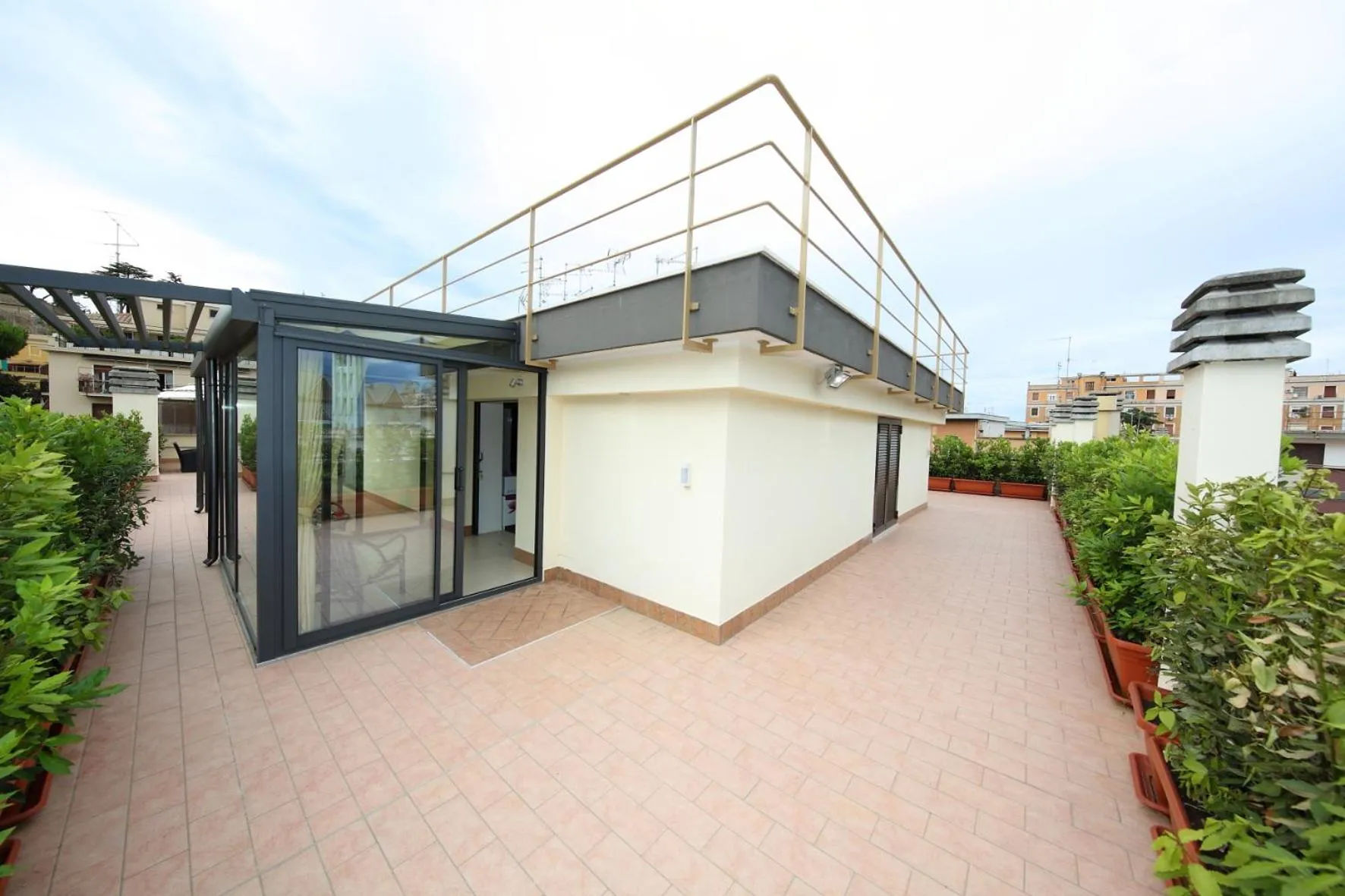 Facade/entrance in L'Isola di Esme