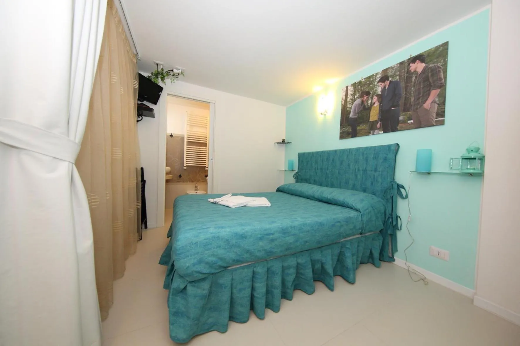 Photo of the whole room, Bed in L'Isola di Esme