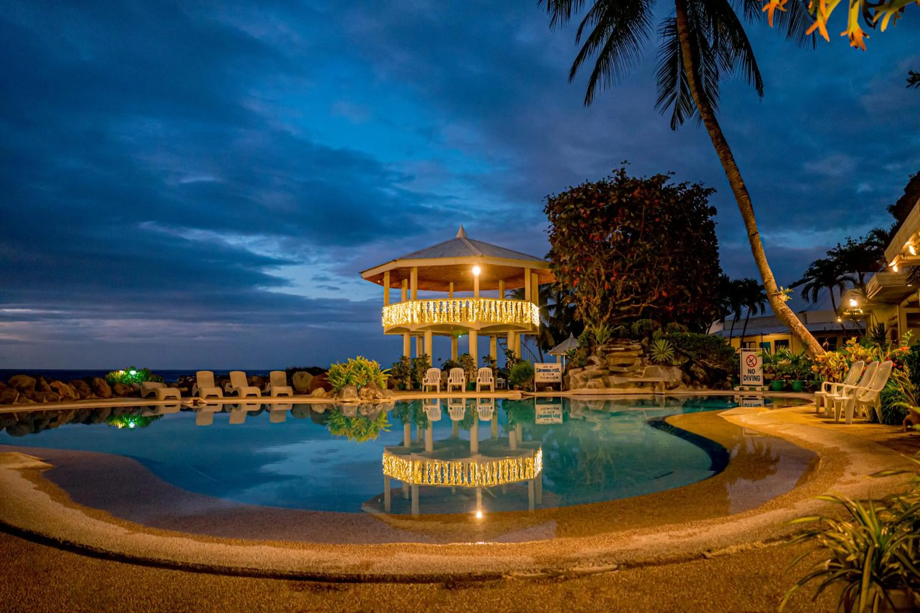 Swimming pool in Paras Beach Resort - Camiguin