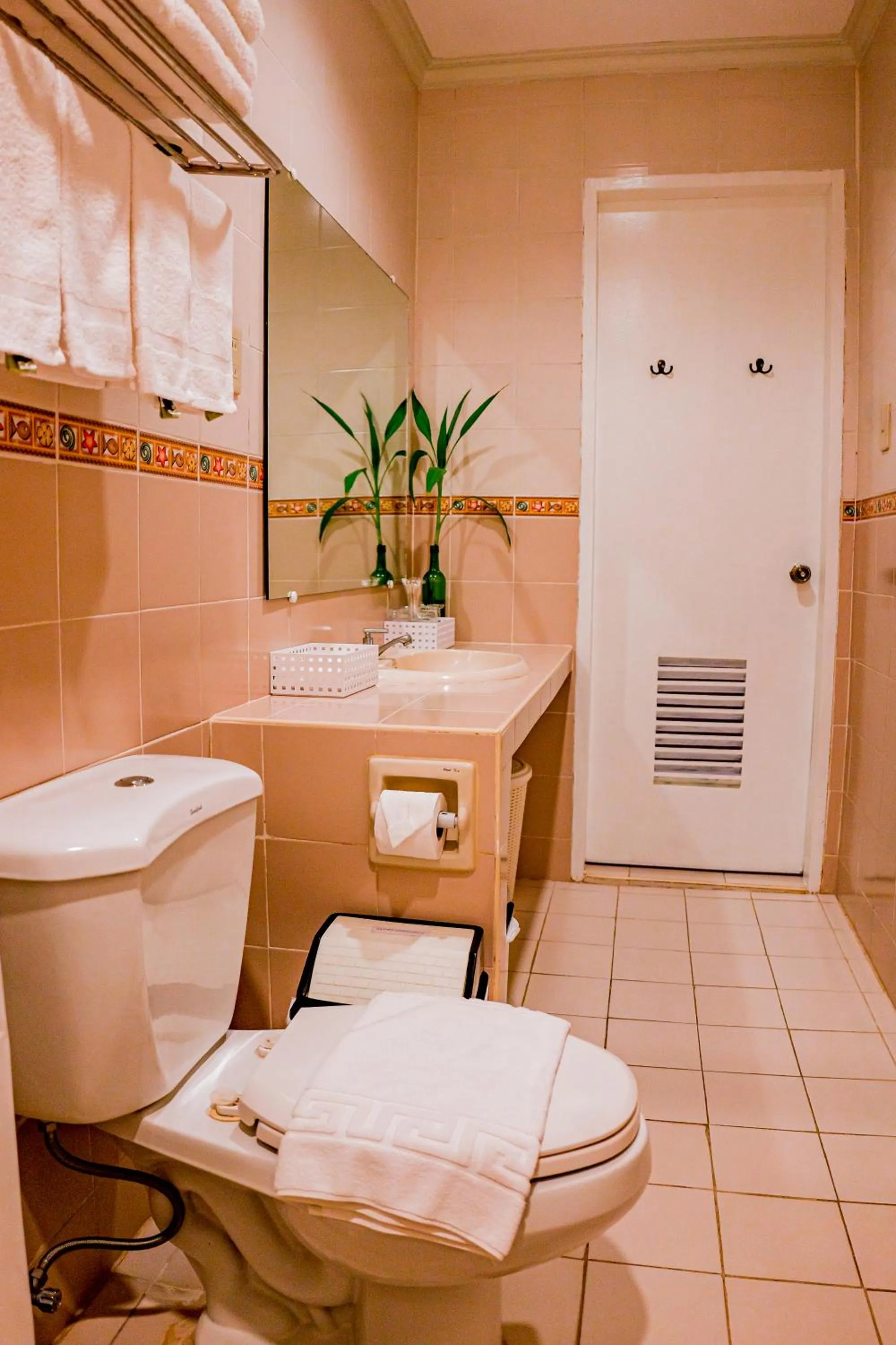 Toilet in Paras Beach Resort - Camiguin