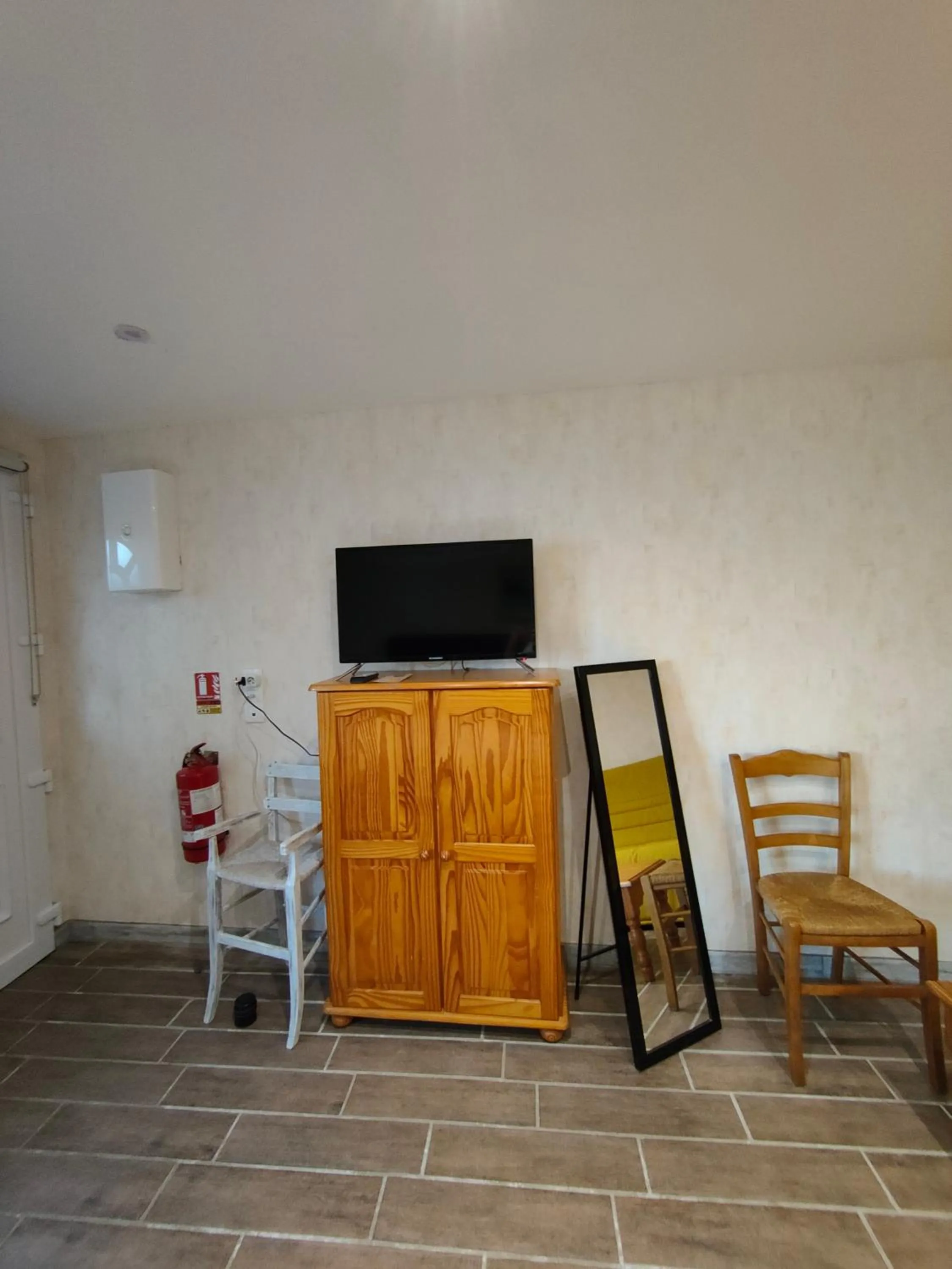 TV and multimedia in Auberge Le Chata