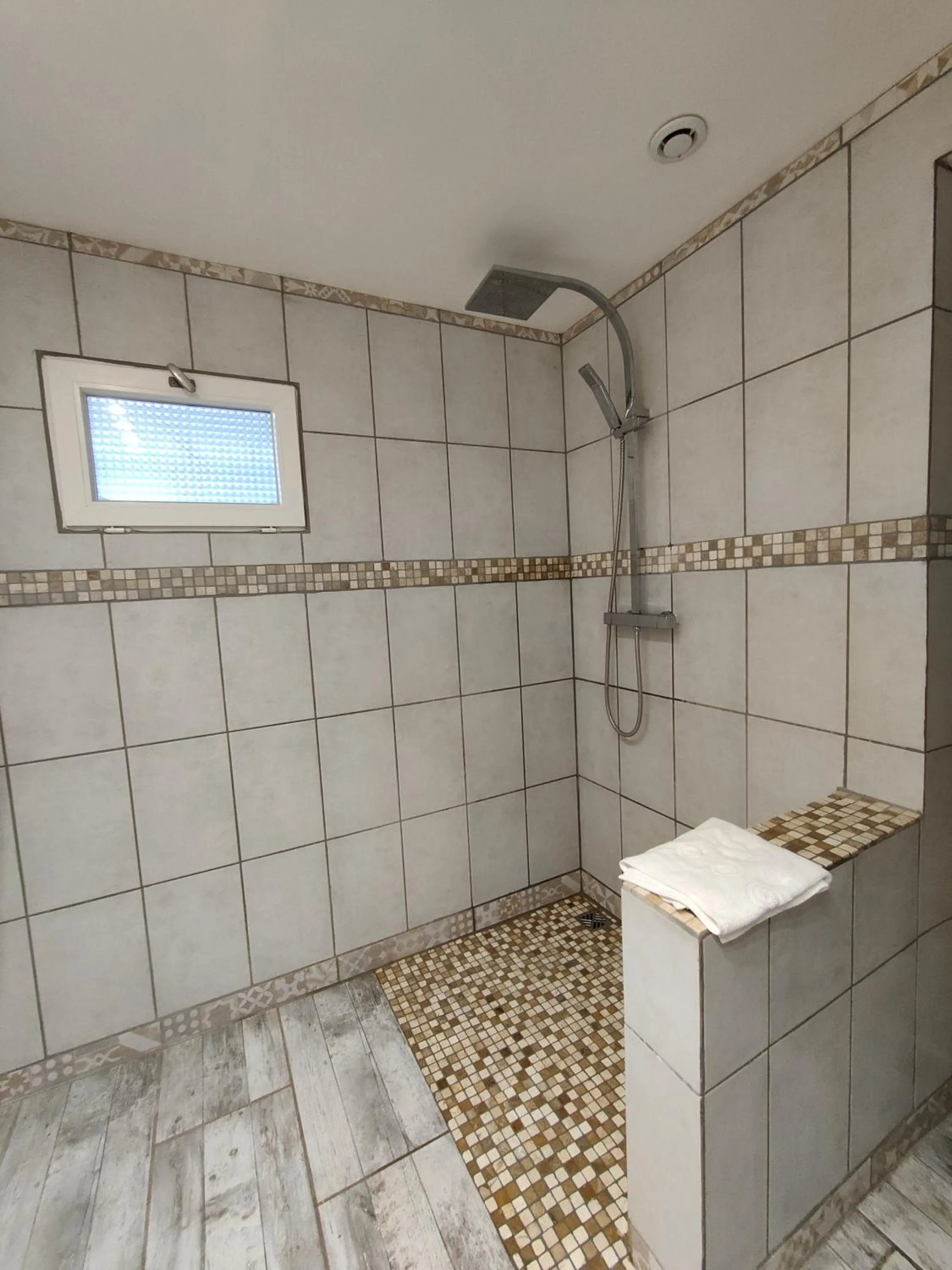 Shower in Auberge Le Chata