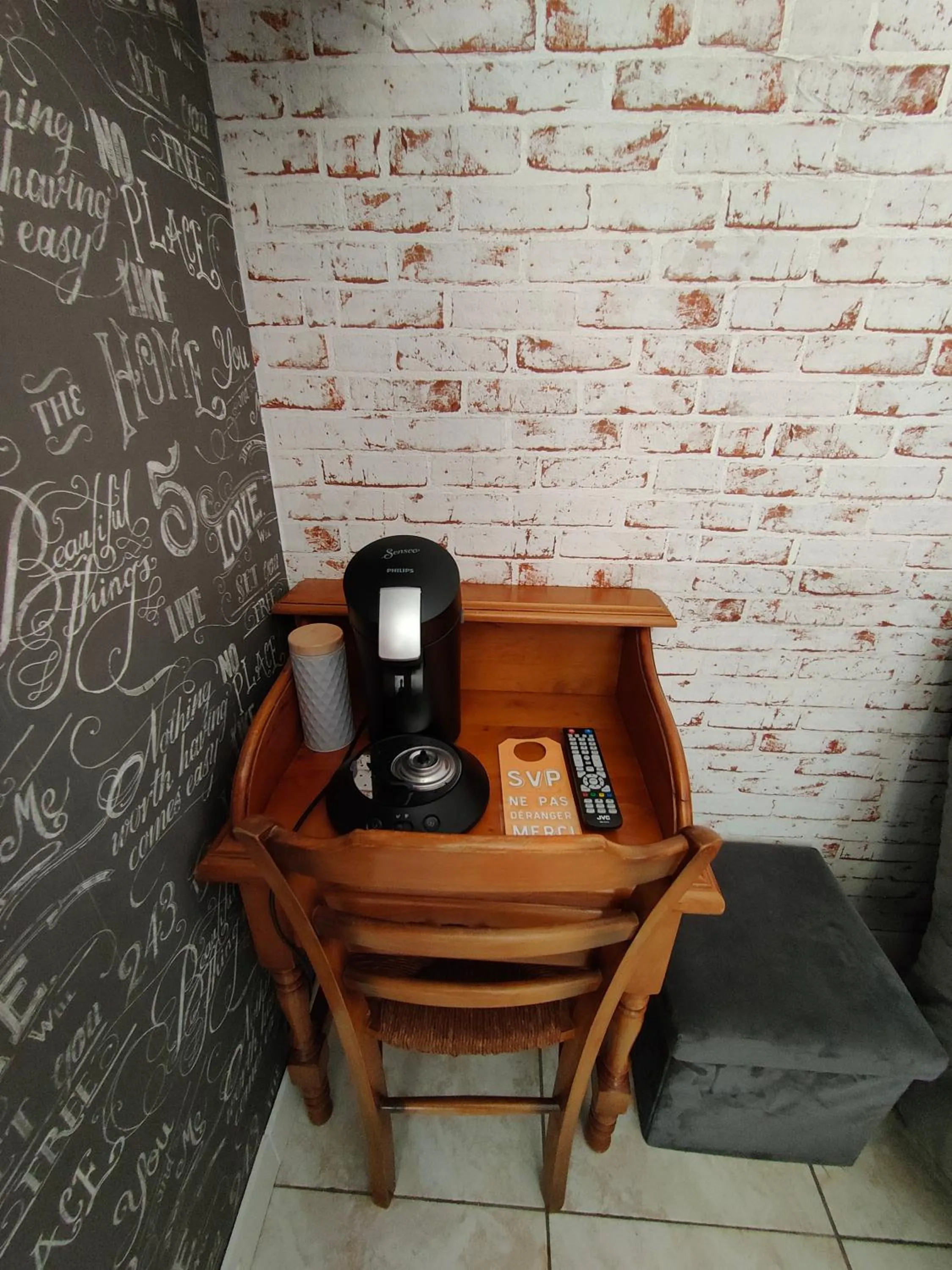 Coffee/tea facilities in Auberge Le Chata