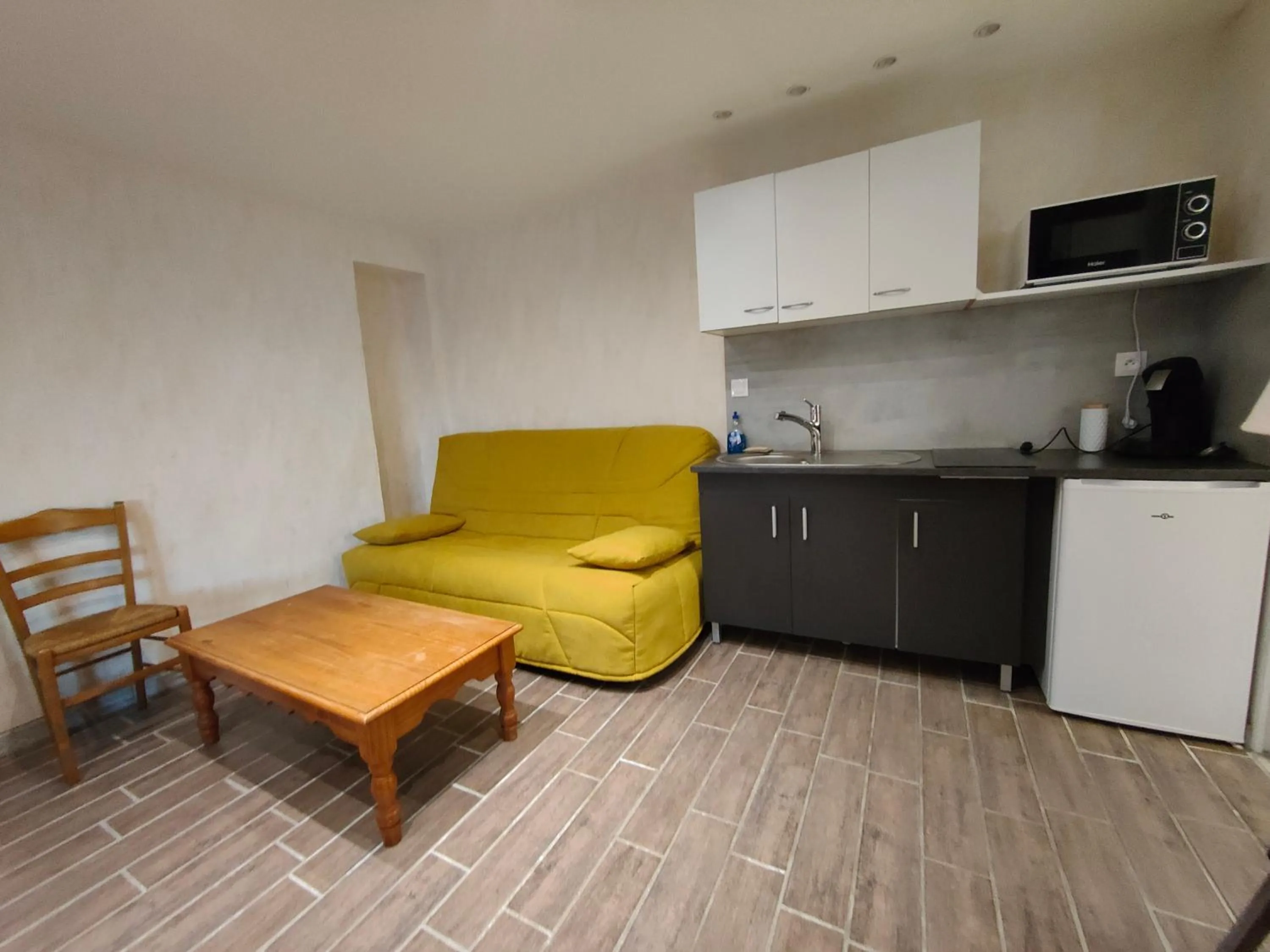 Kitchen or kitchenette in Auberge Le Chata