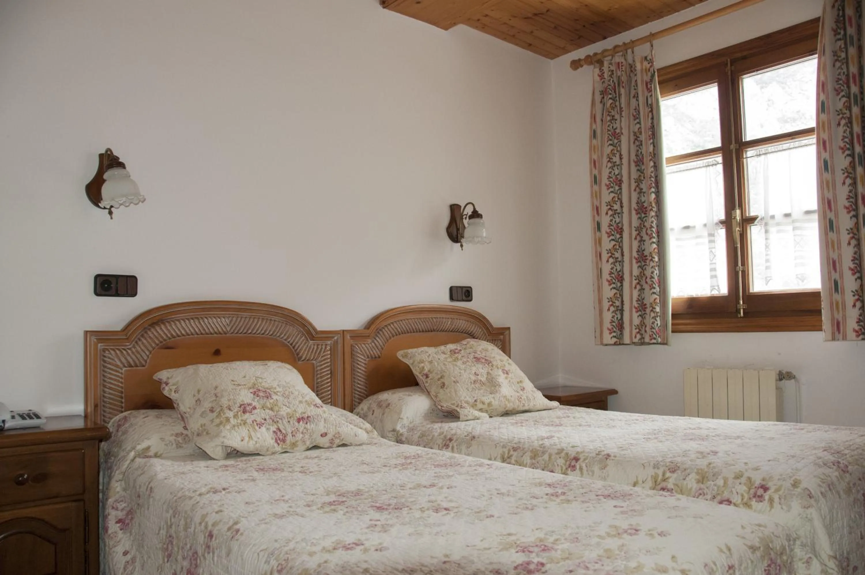 Bedroom, Bed in San Marsial Benasque Apart Hotel