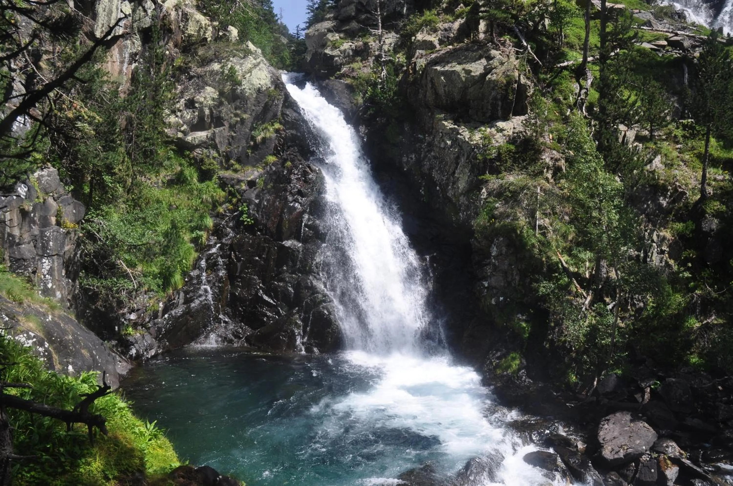 Hiking in San Marsial Benasque Apart Hotel