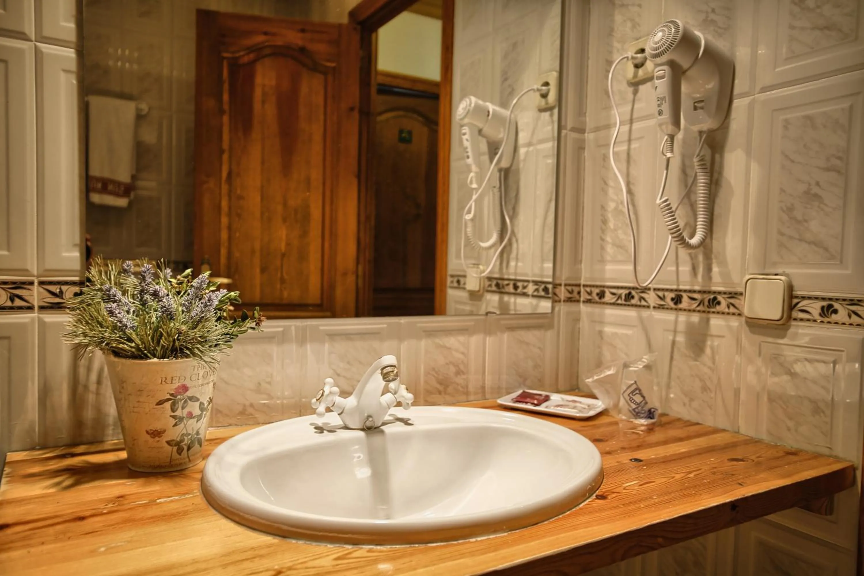 Bathroom in San Marsial Benasque Apart Hotel