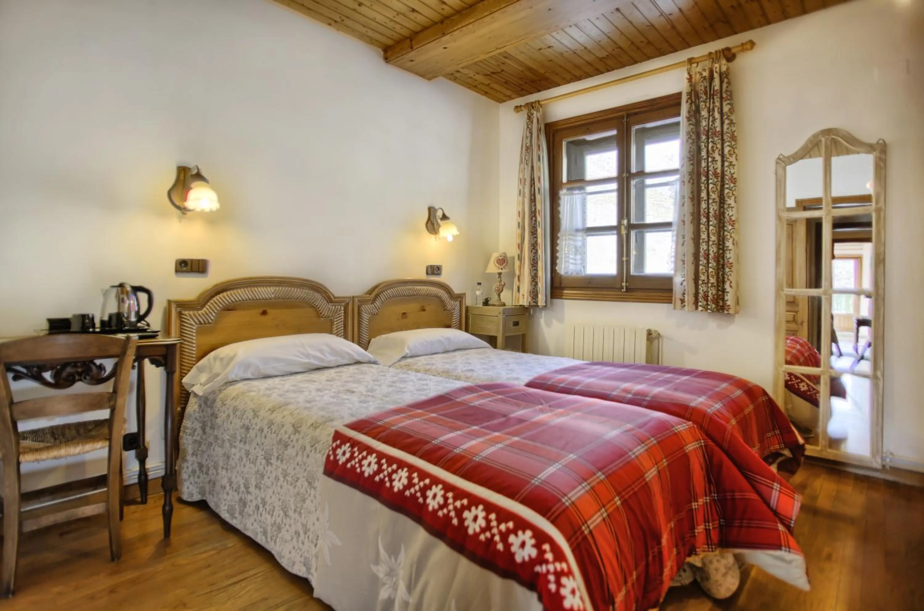 Bedroom, Bed in San Marsial Benasque Apart Hotel