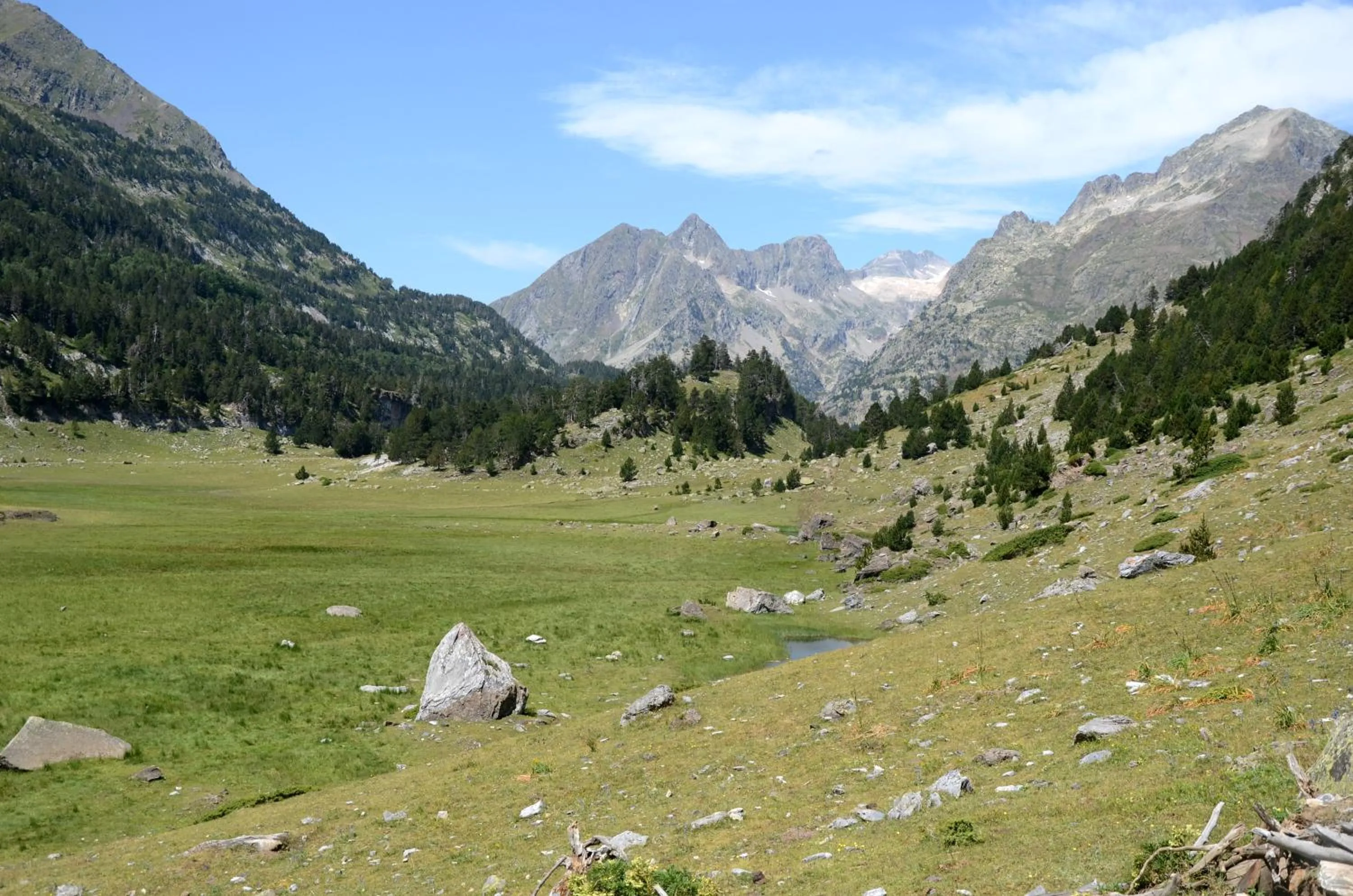 Hiking in San Marsial Benasque Apart Hotel