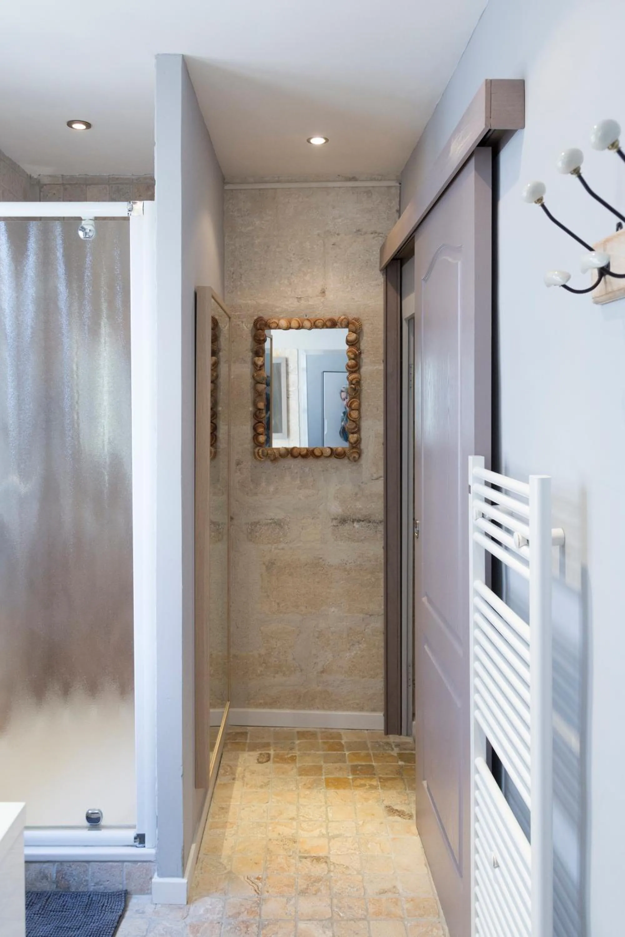 Shower in Appartements "La Chambre D'Ami"