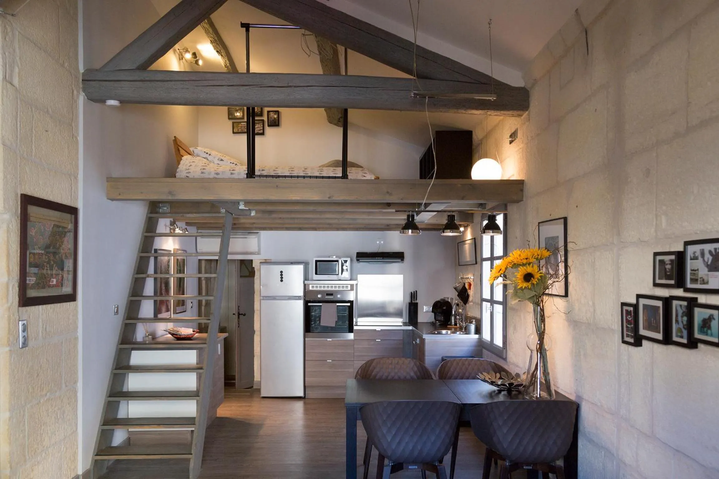 Dining area in Appartements "La Chambre D'Ami"