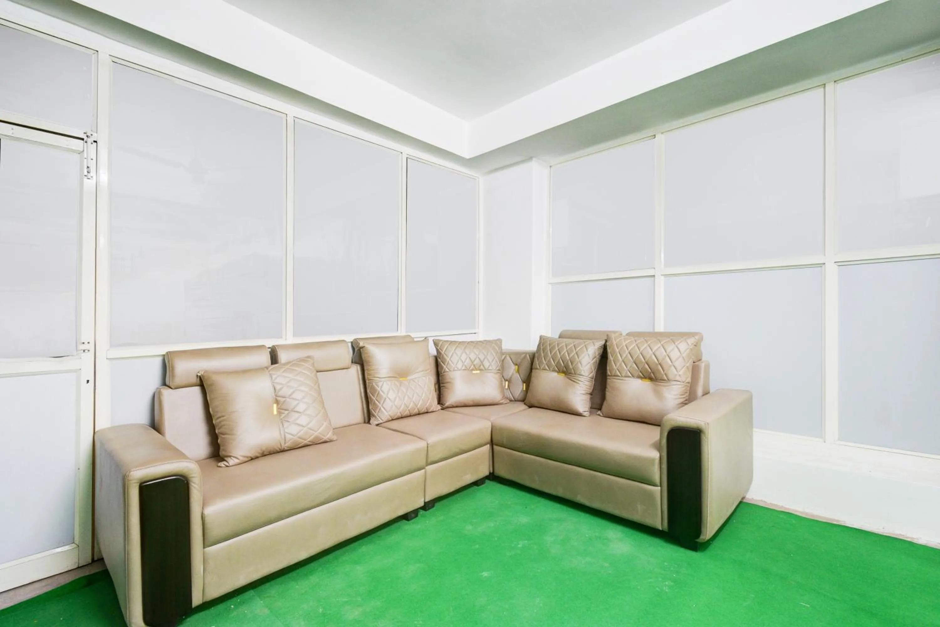 Lobby or reception in Super Townhouse LB Nagar Metro Station