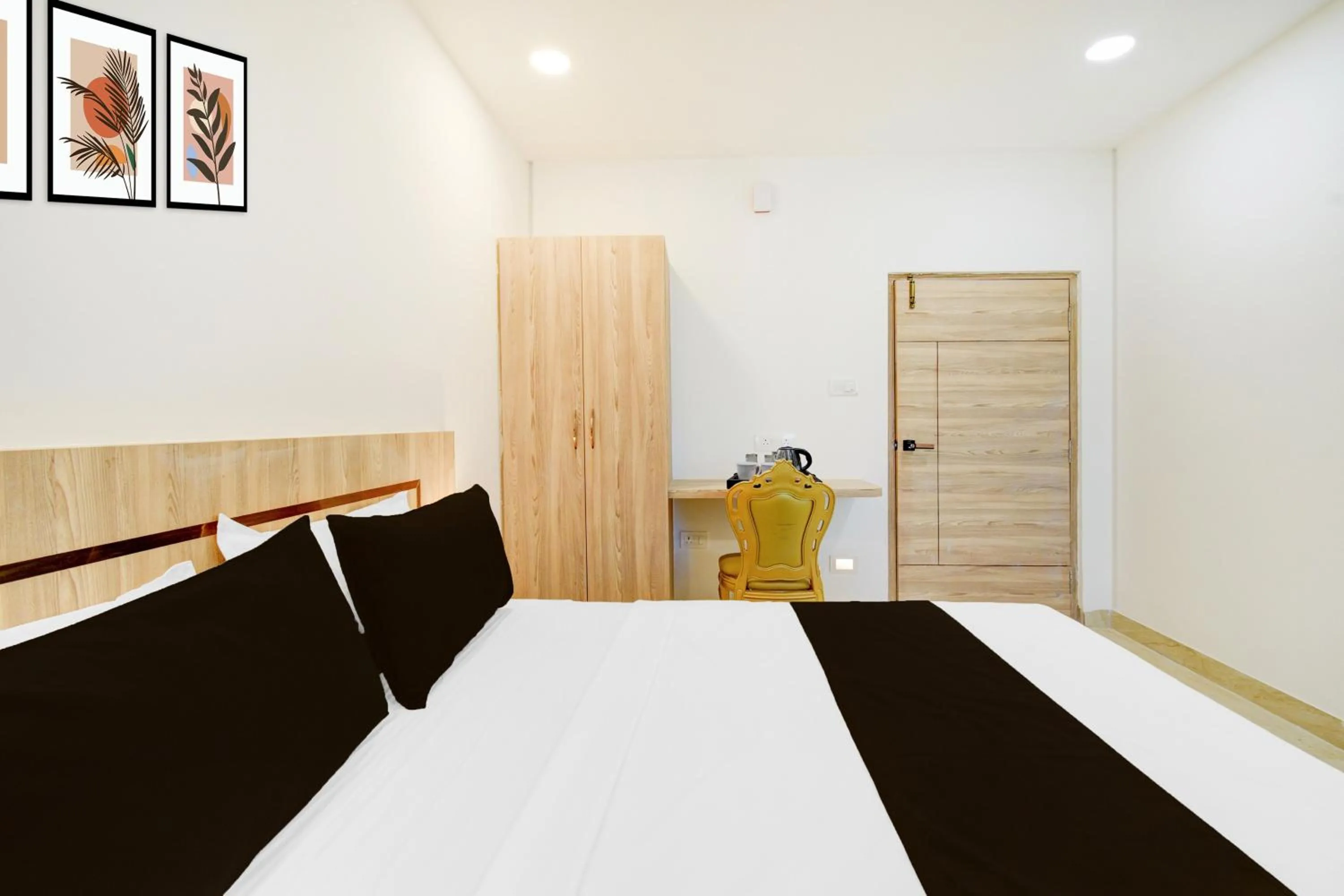 Bedroom, Bed in Super Townhouse LB Nagar Metro Station