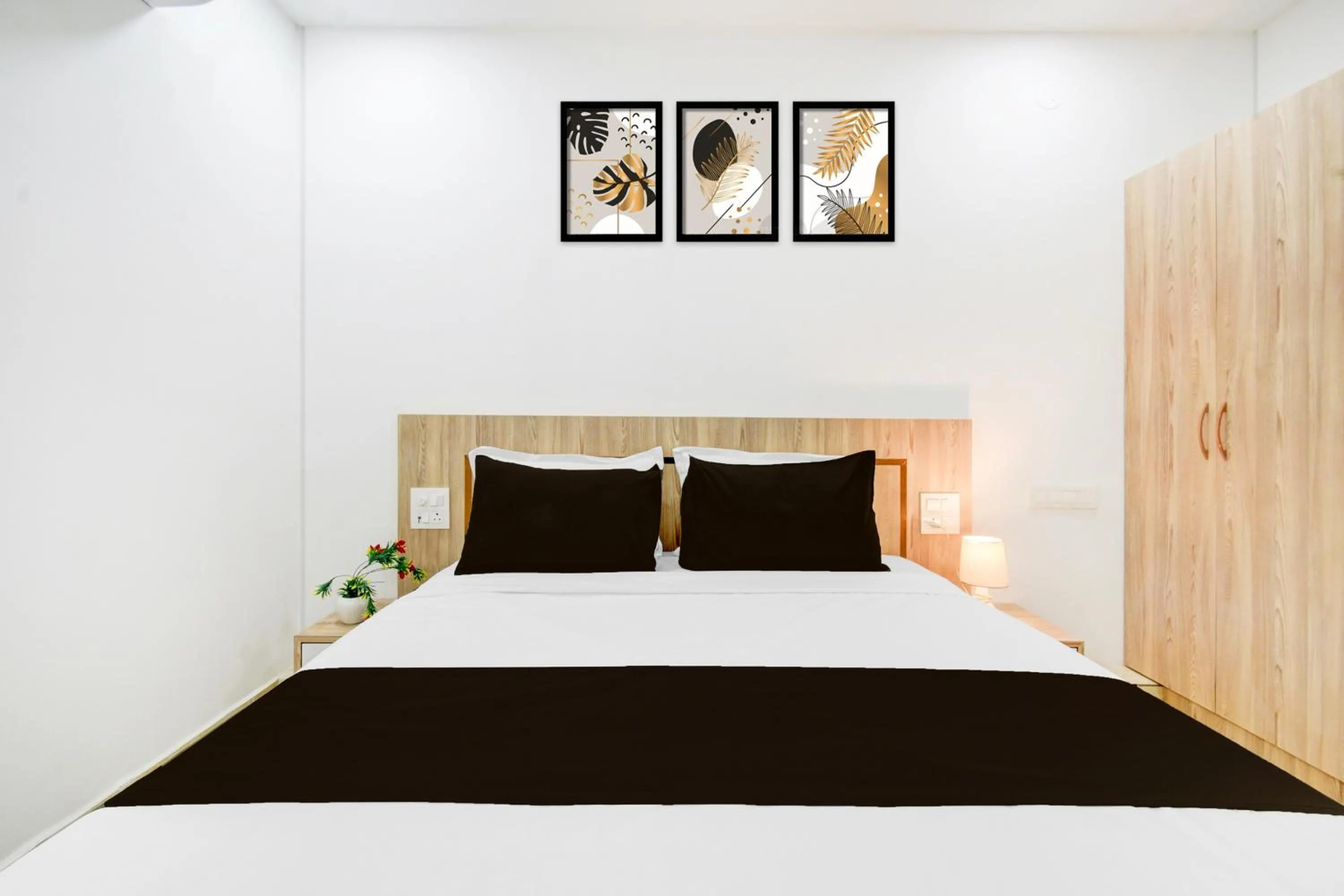Bedroom, Bed in Super Townhouse LB Nagar Metro Station