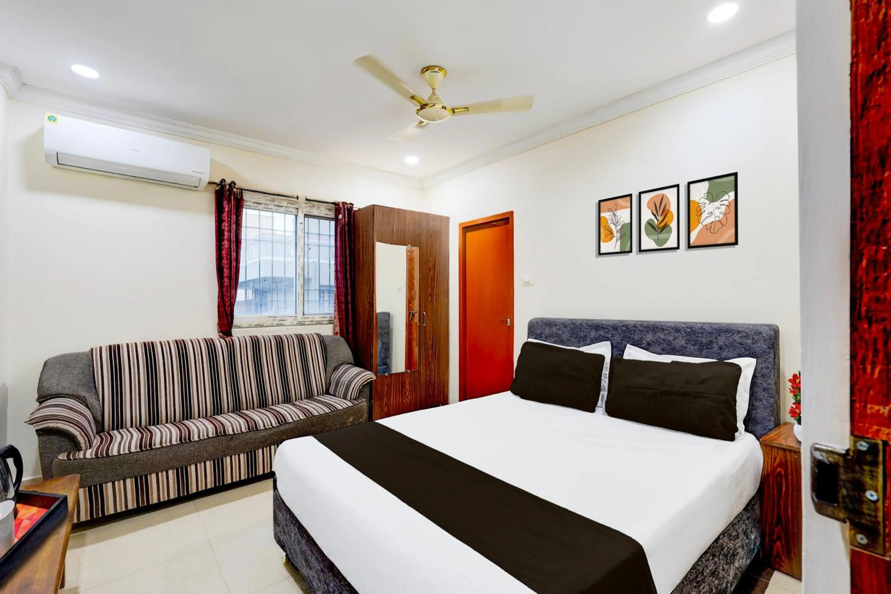 Super OYO Hotel O Airport Road Near Leela Mahal