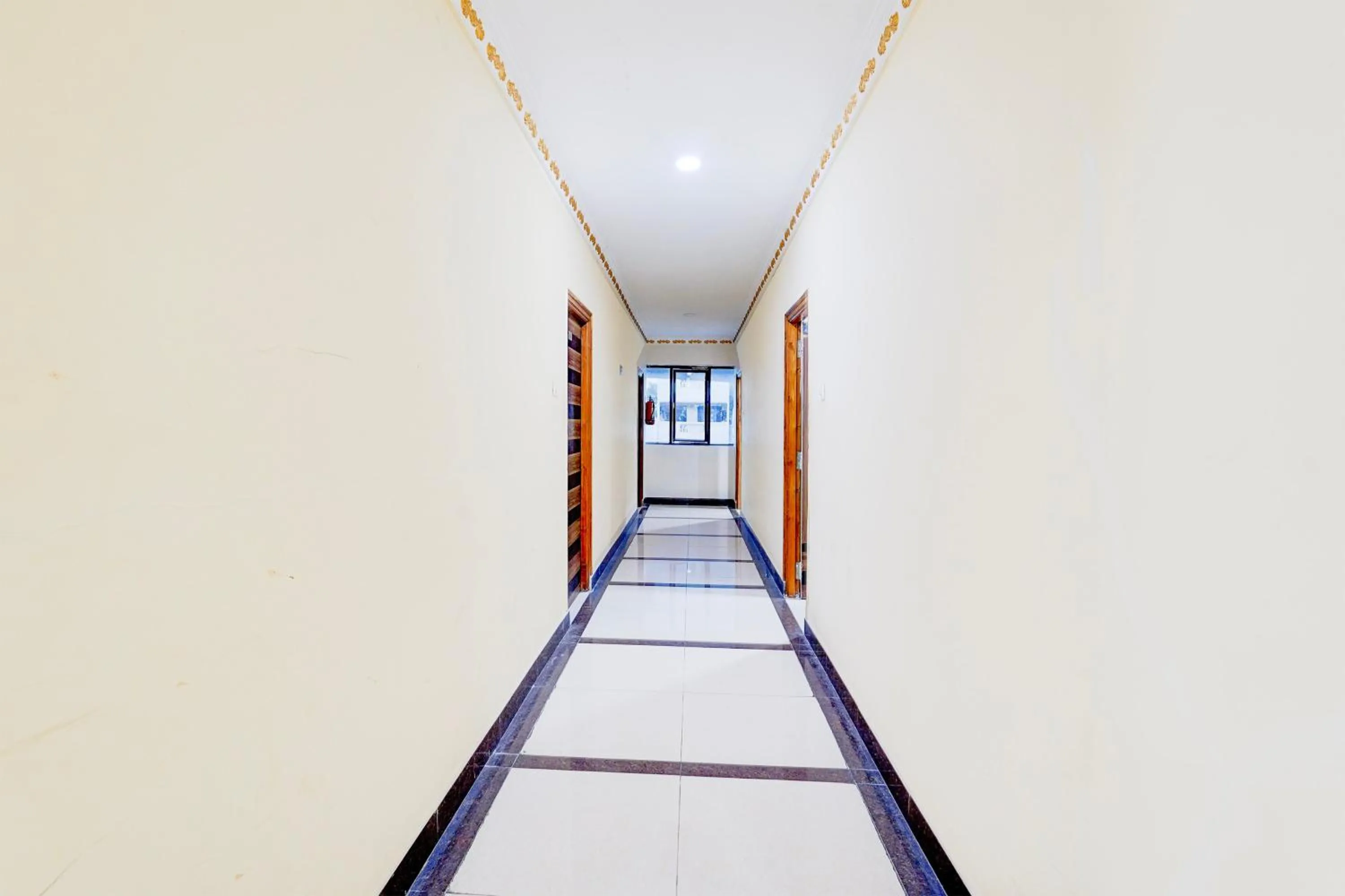 Super OYO Hotel O Airport Road Near Leela Mahal