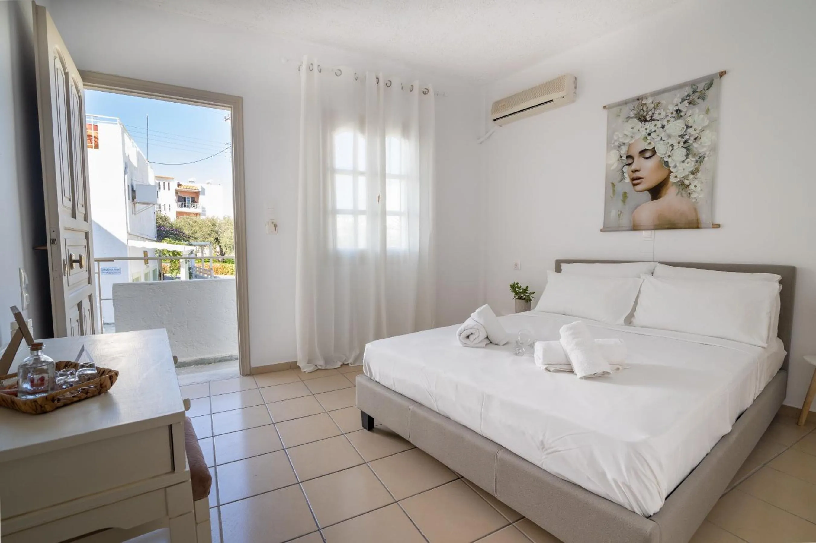 Hesperia Apartments by Estia