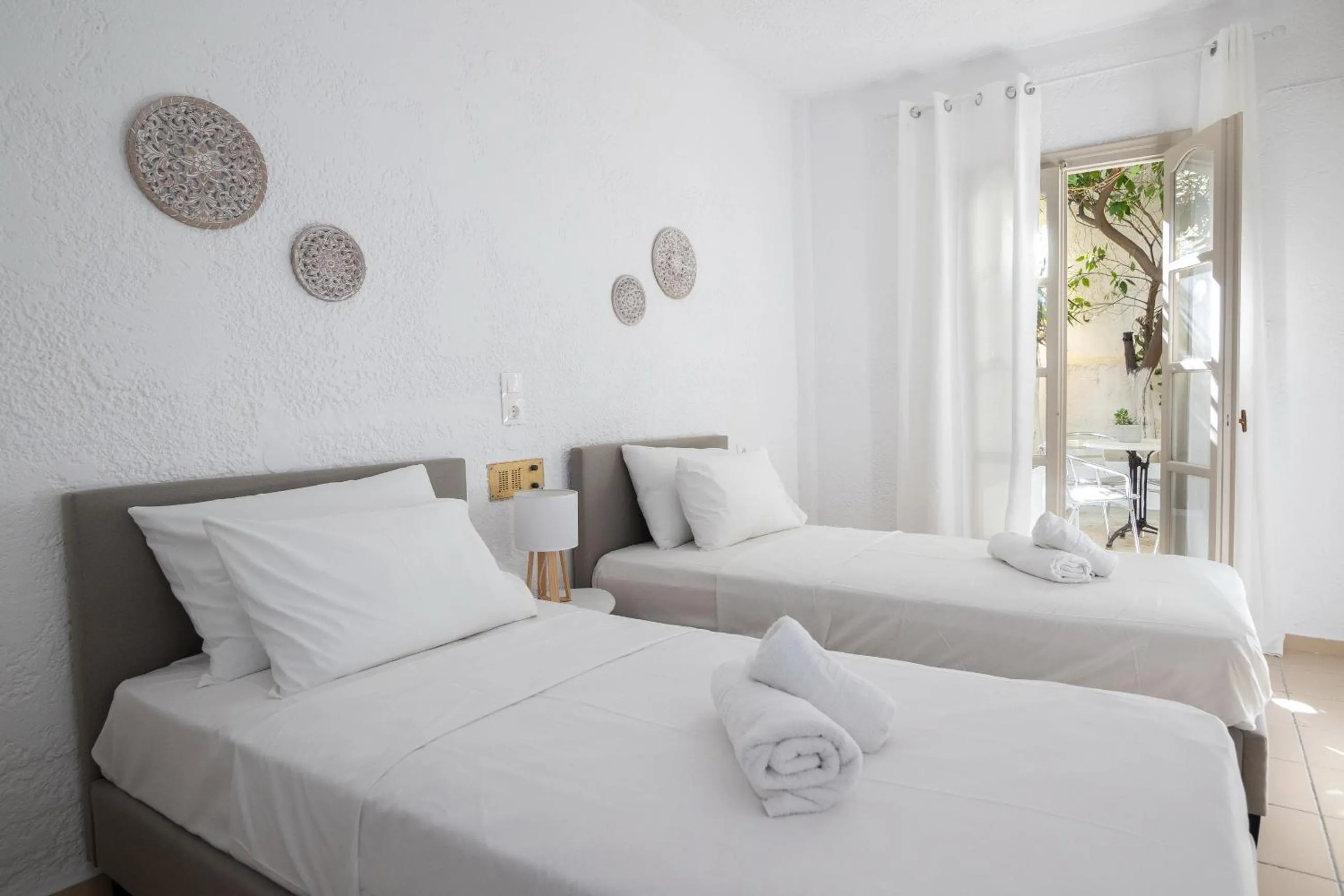 Hesperia Apartments by Estia