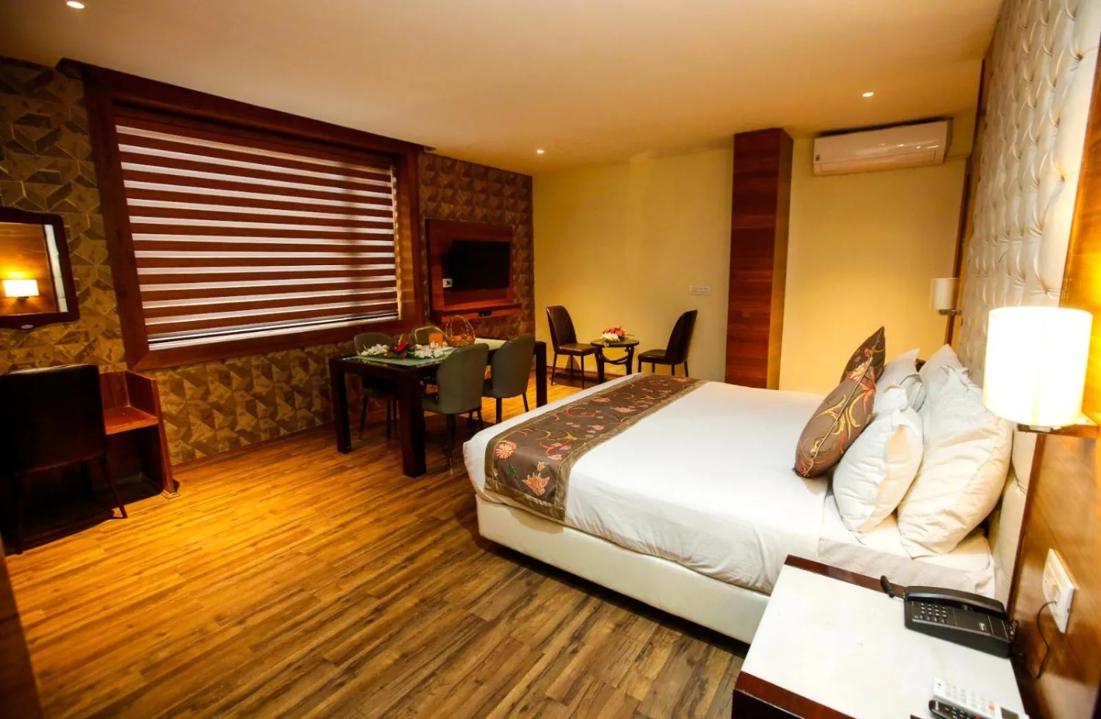 Bed in Hotel The Residency Srinagar