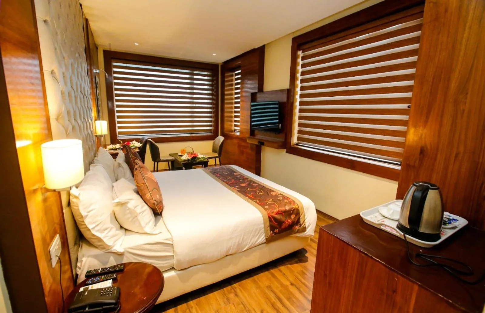 Bed in Hotel The Residency Srinagar