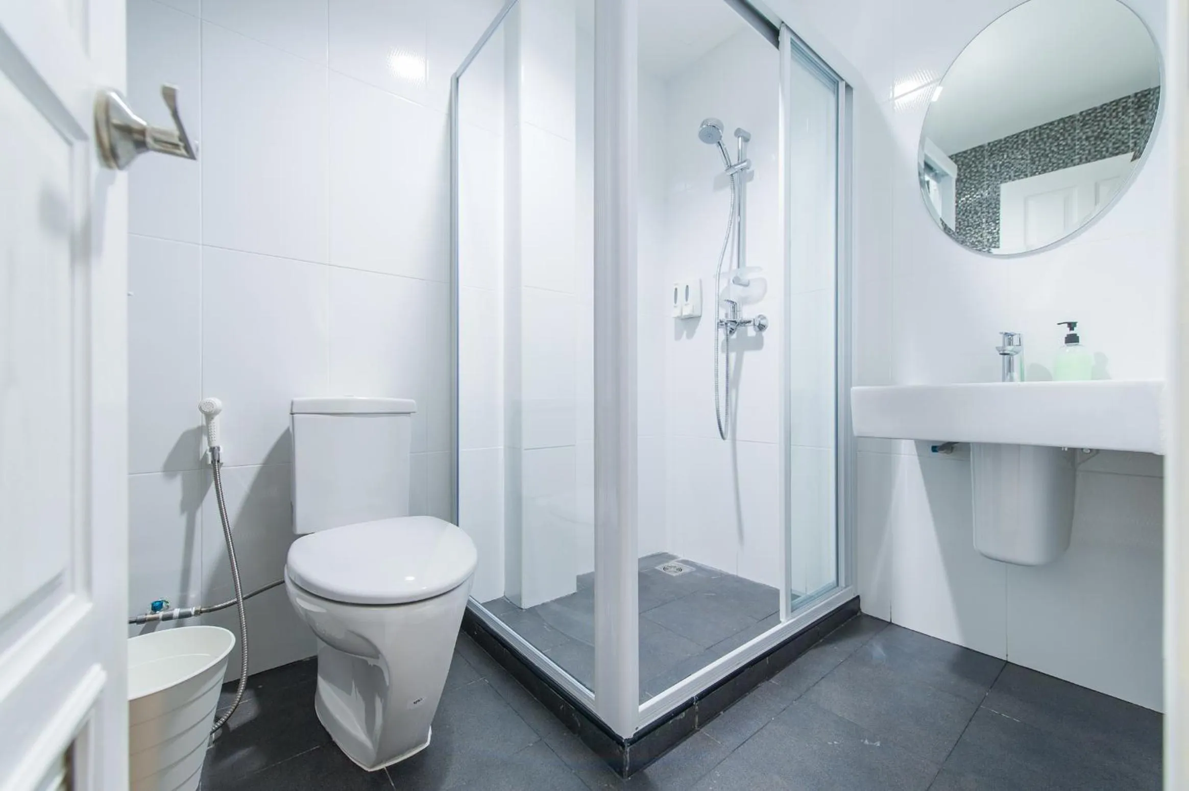 Shower in Matchbox Bangkok Hostel